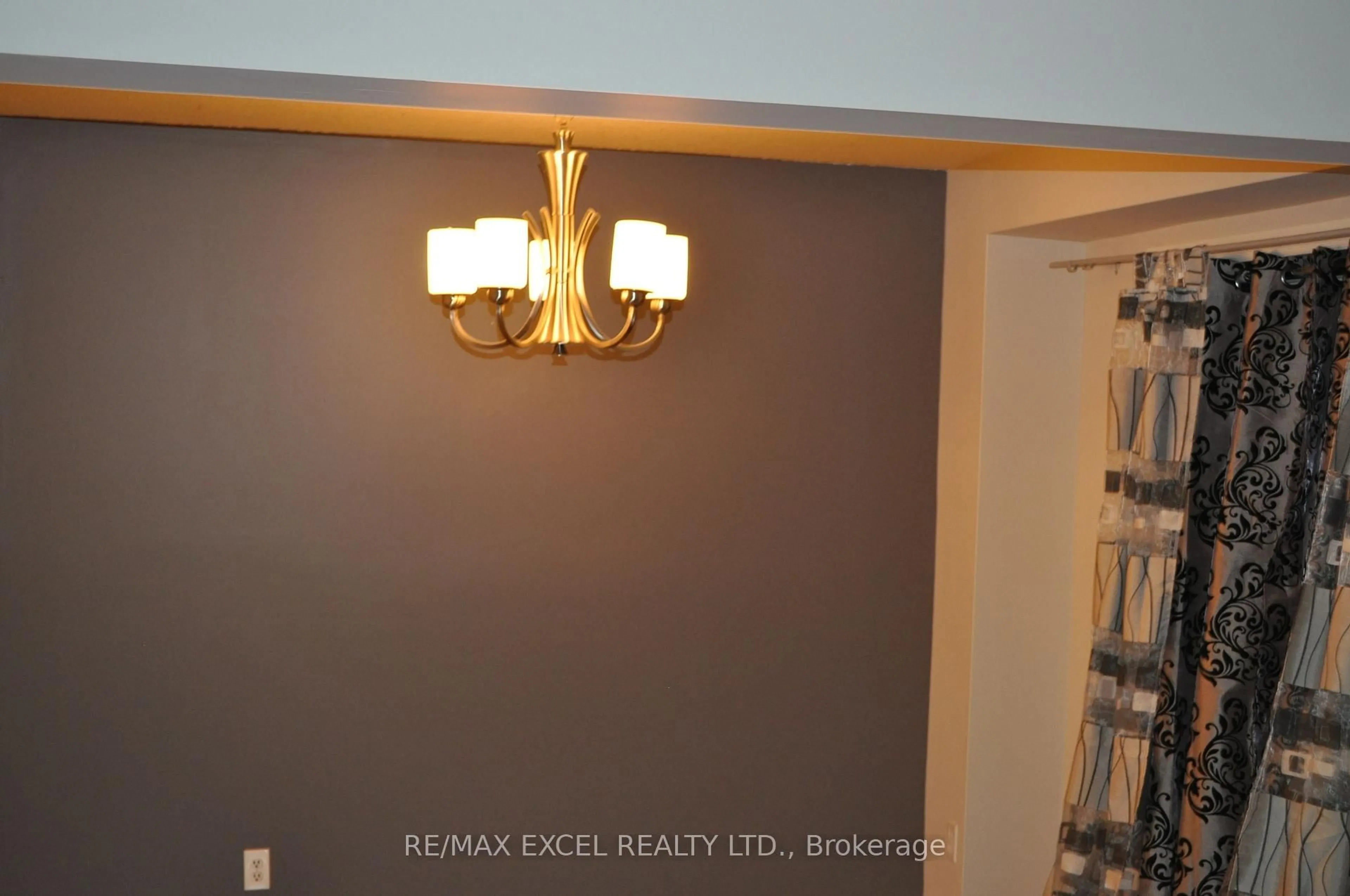 Indoor entryway for 111 Bradstone Sq, Toronto Ontario M1B 1W1