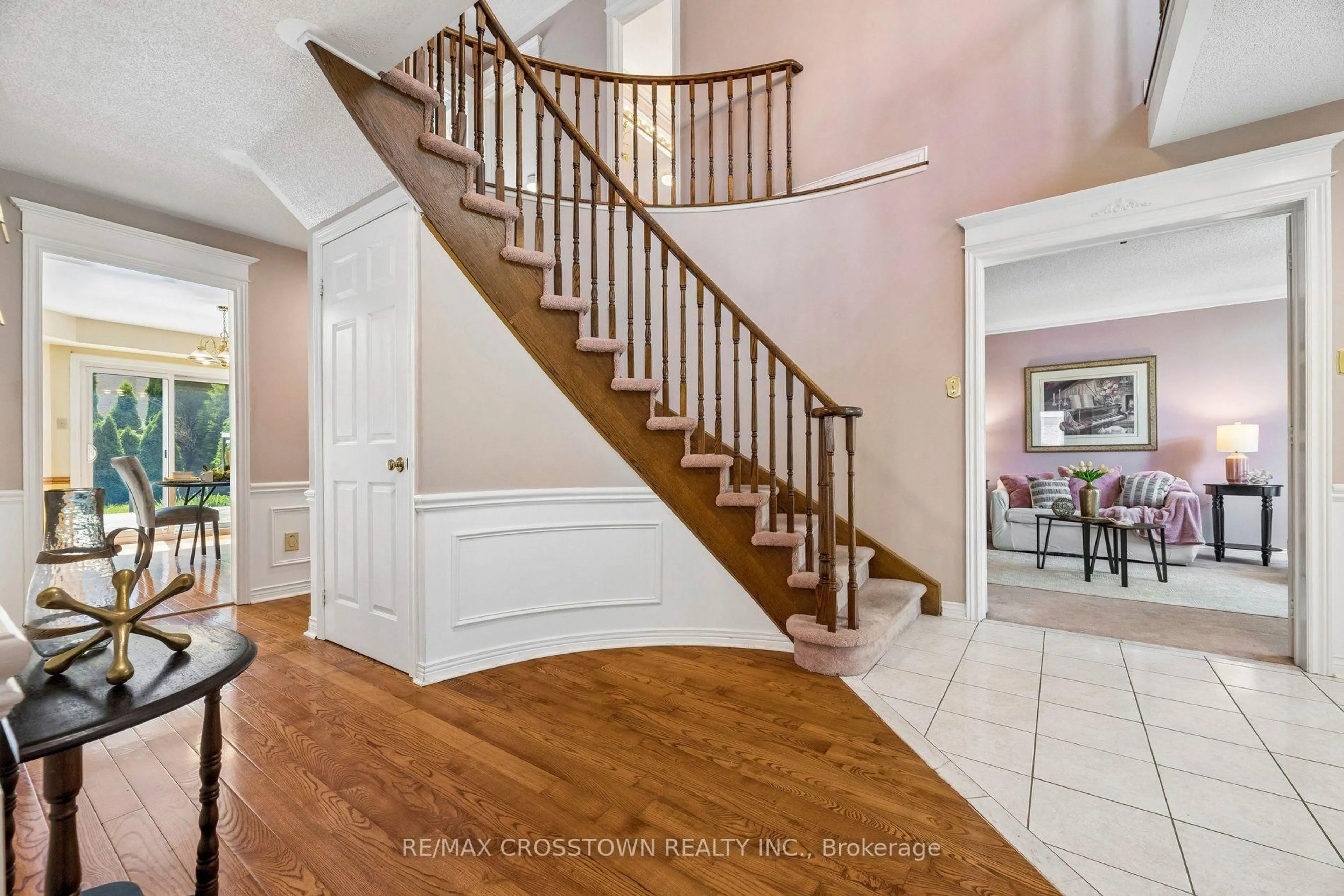 Indoor entryway for 108 Mcquay Blvd, Whitby Ontario L1P 1L5