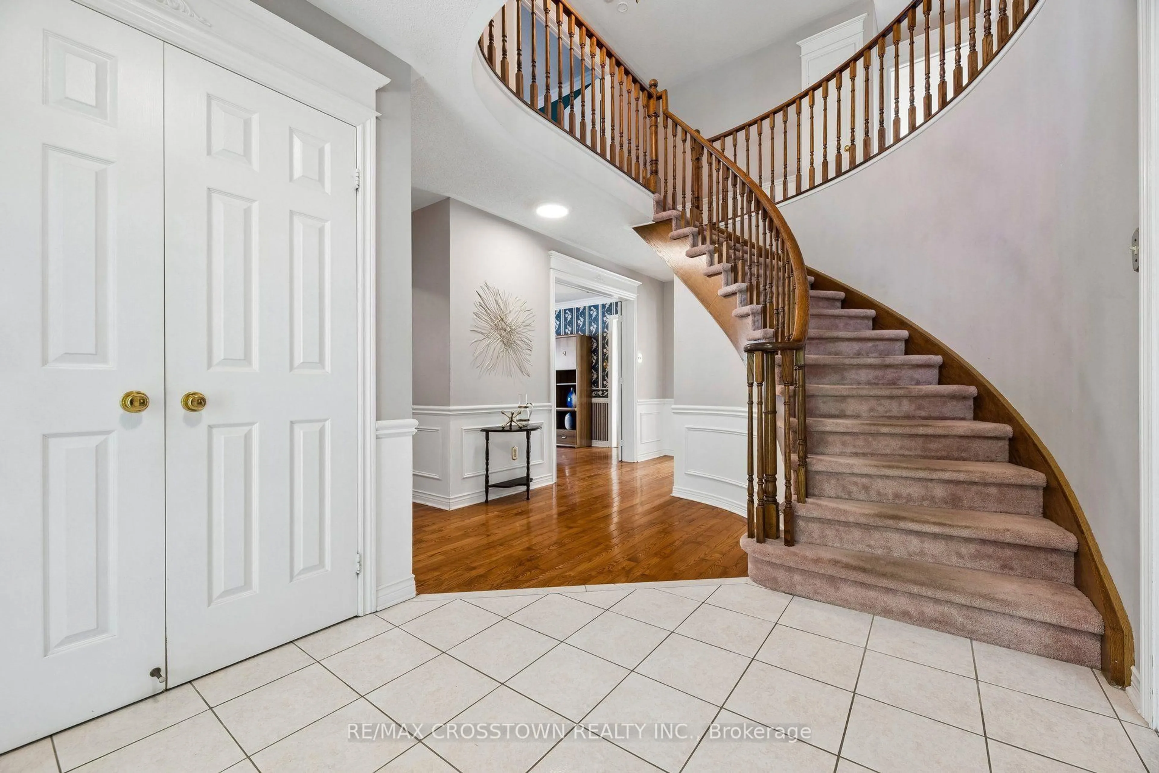 Indoor entryway for 108 Mcquay Blvd, Whitby Ontario L1P 1L5