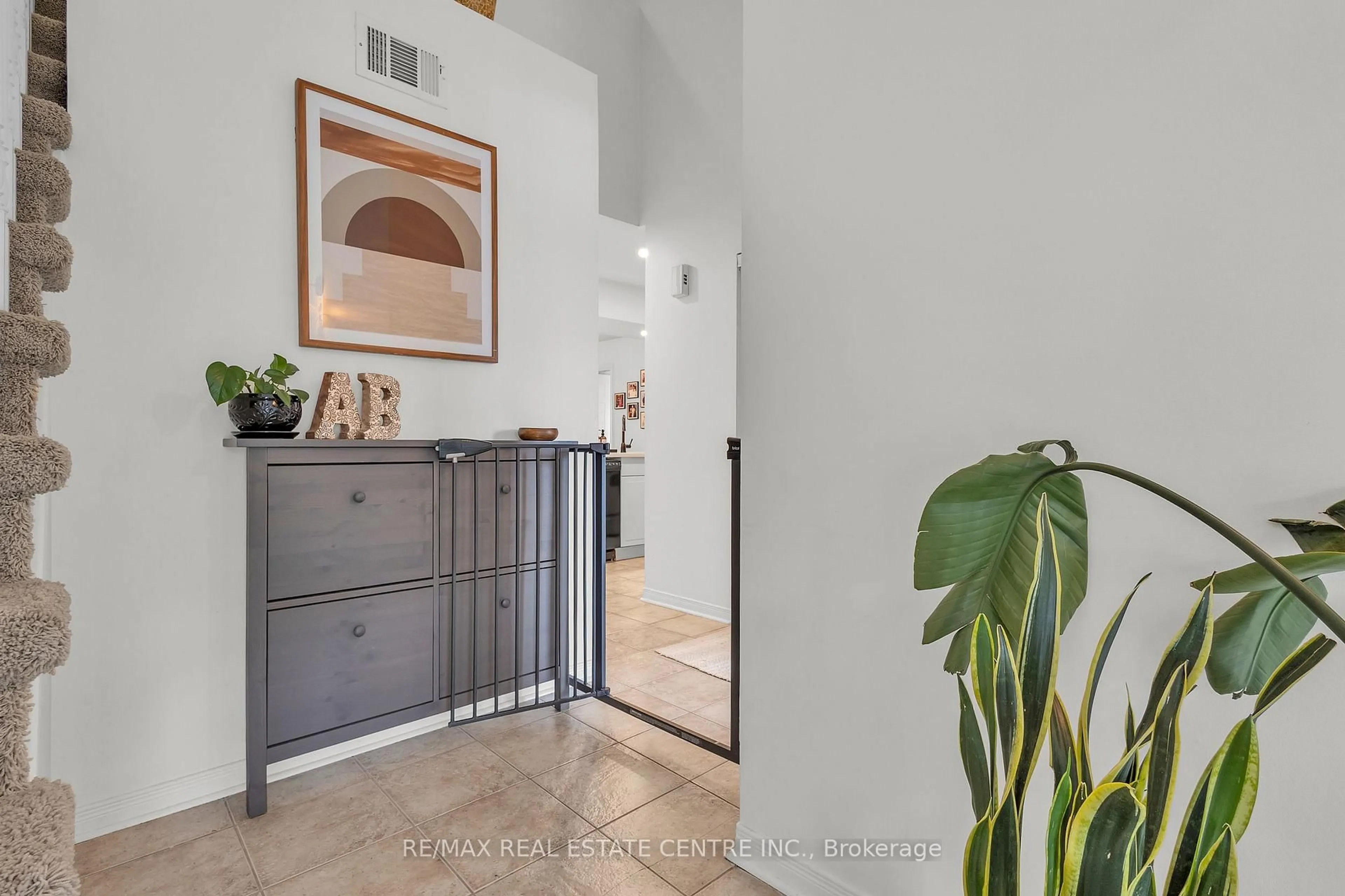 Indoor entryway for 51 Petra Way #3, Whitby Ontario L1R 0A8