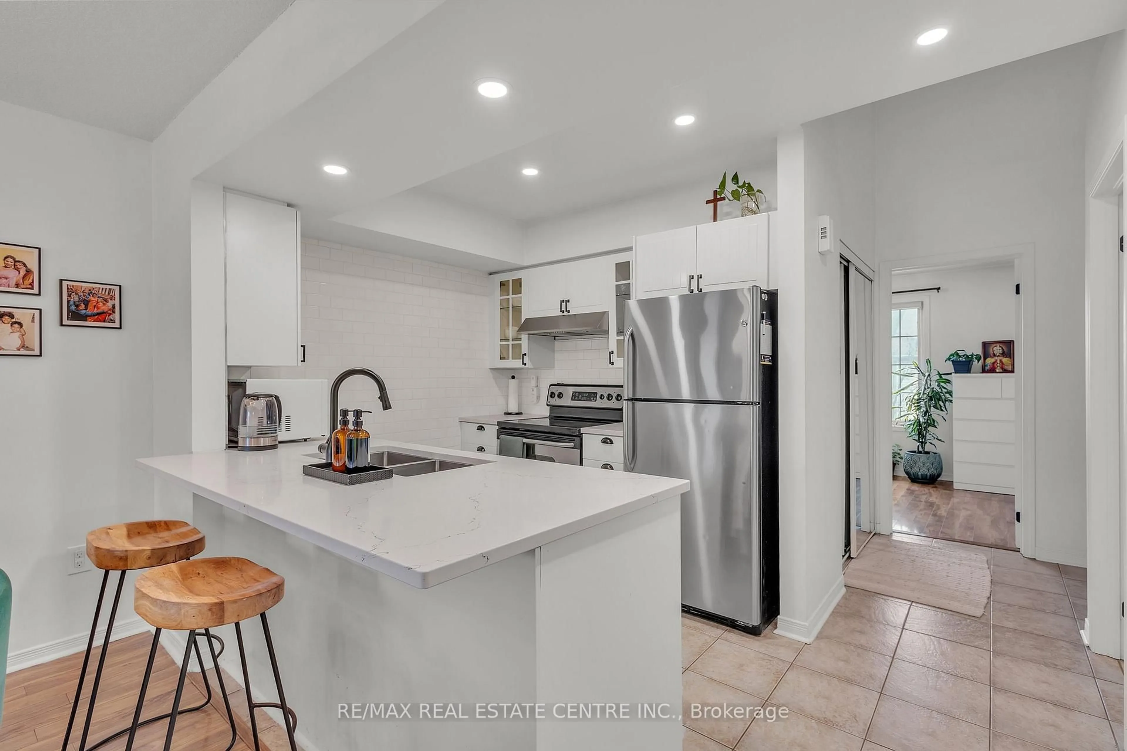 Open concept kitchen, ceramic/tile floor for 51 Petra Way #3, Whitby Ontario L1R 0A8