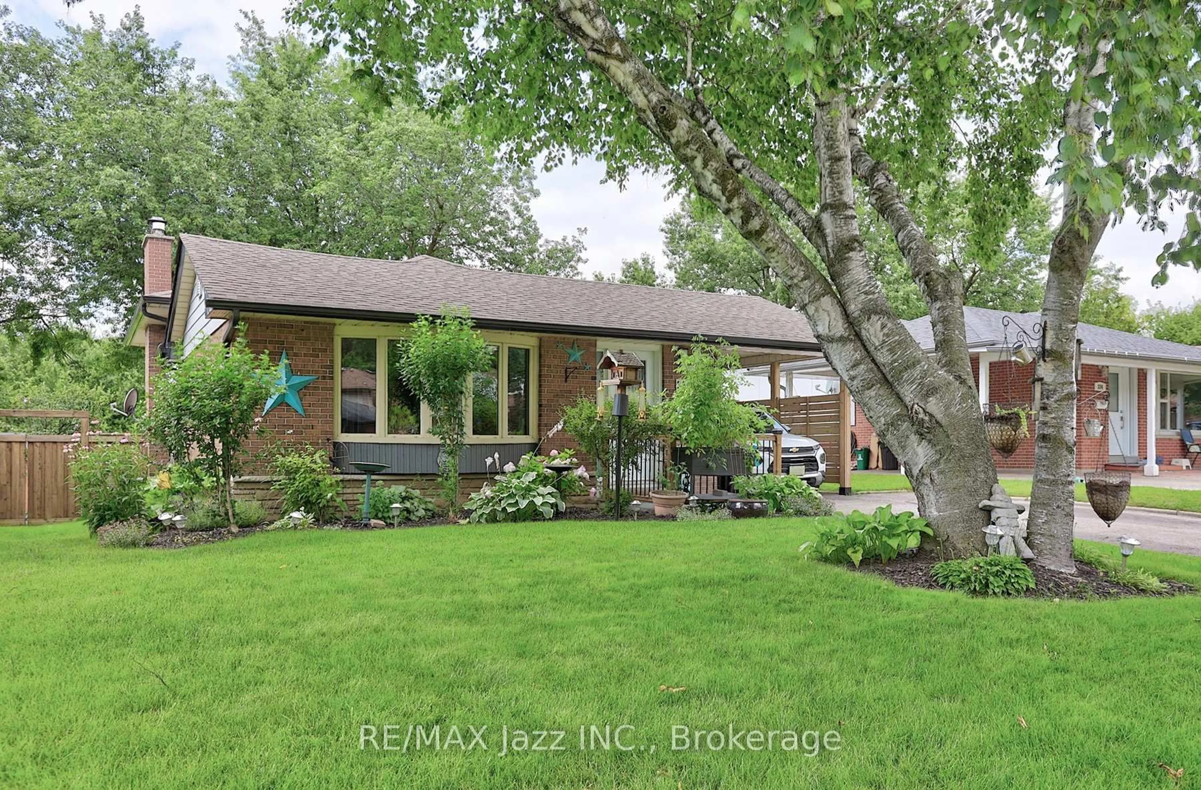 Unknown for 330 Waverly St, Oshawa Ontario L1J 5W1