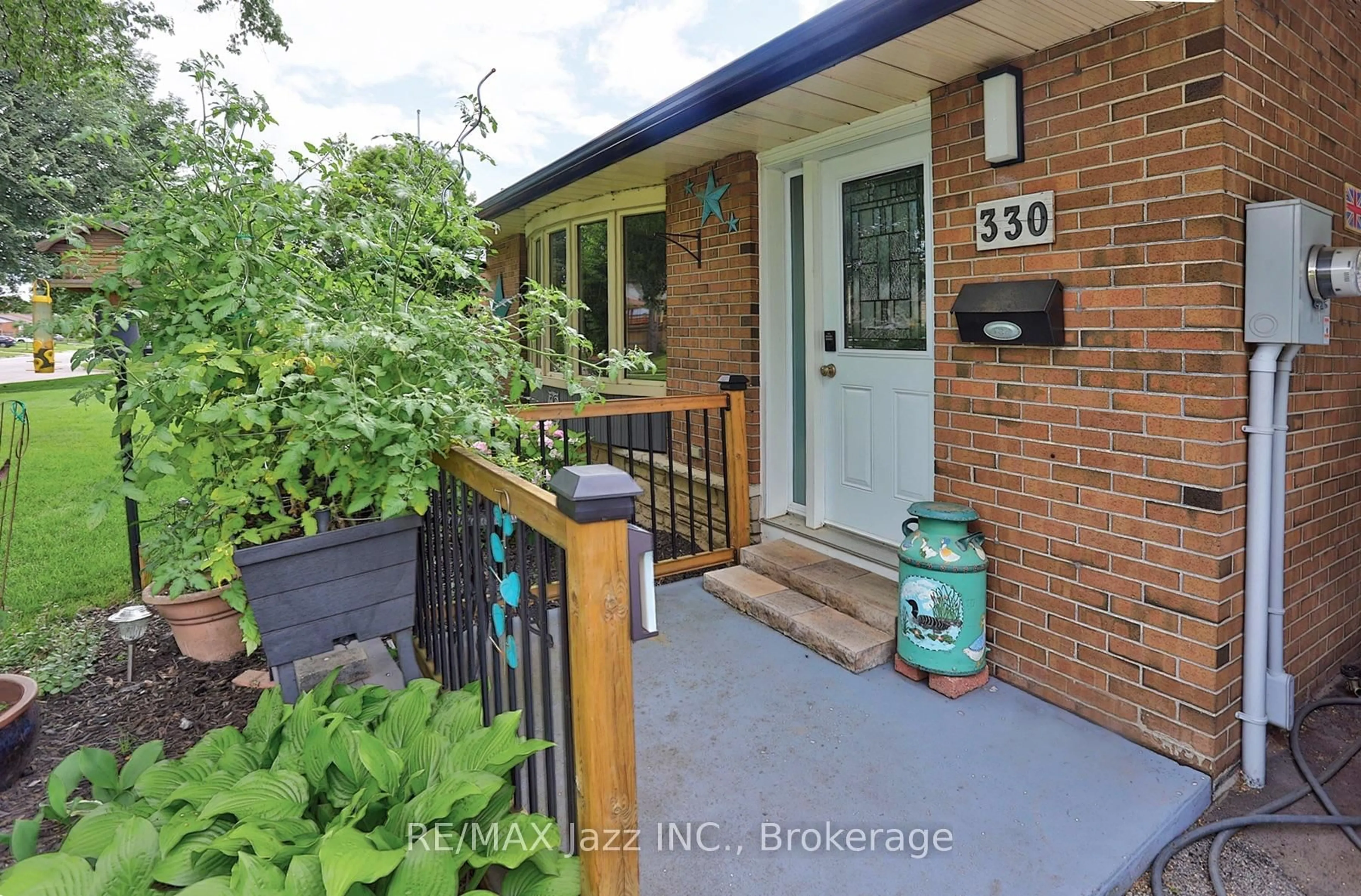Unknown for 330 Waverly St, Oshawa Ontario L1J 5W1