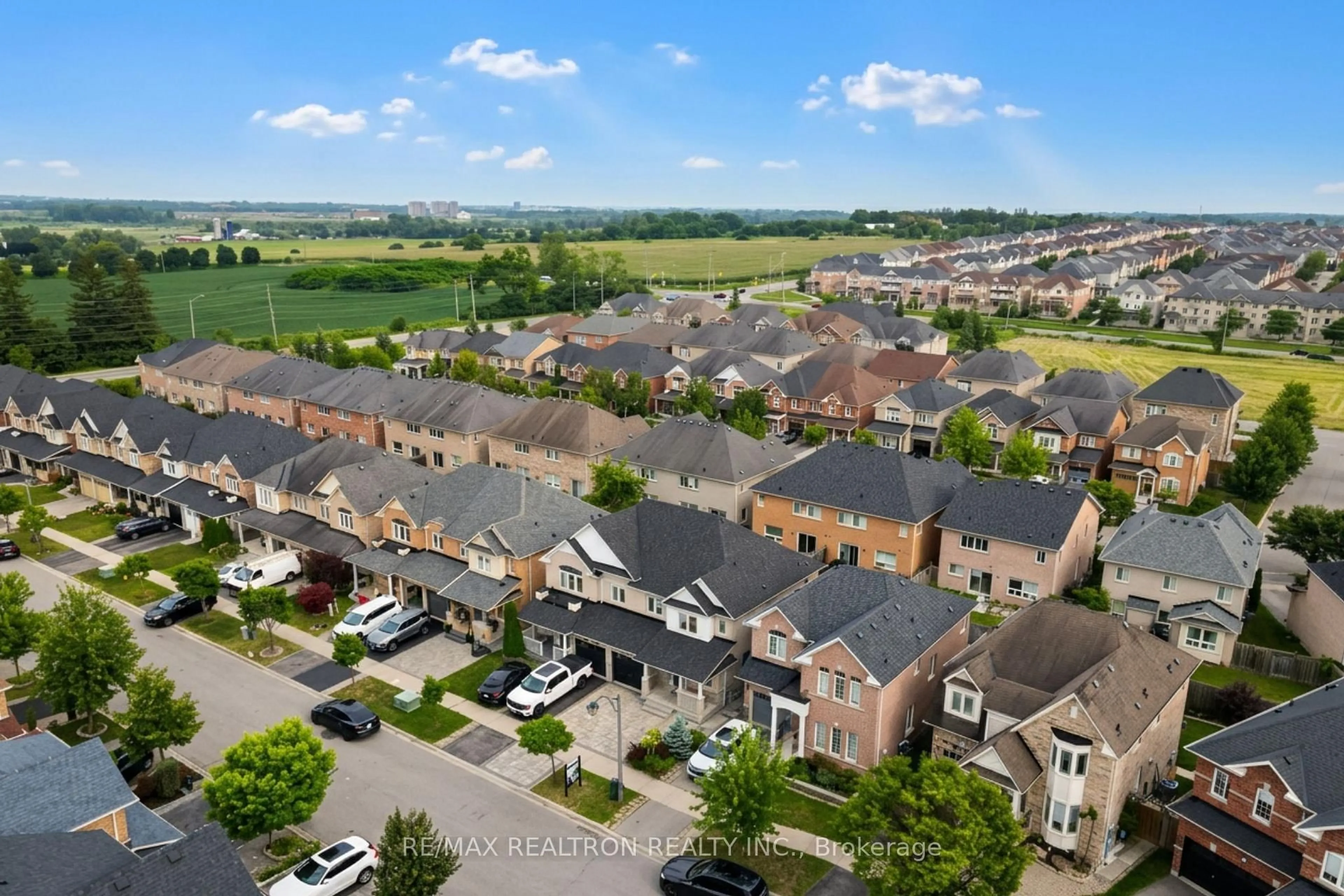 A pic from outside/outdoor area/front of a property/back of a property/a pic from drone, unknown for 21 Barden Cres, Ajax Ontario L1Z 2A8