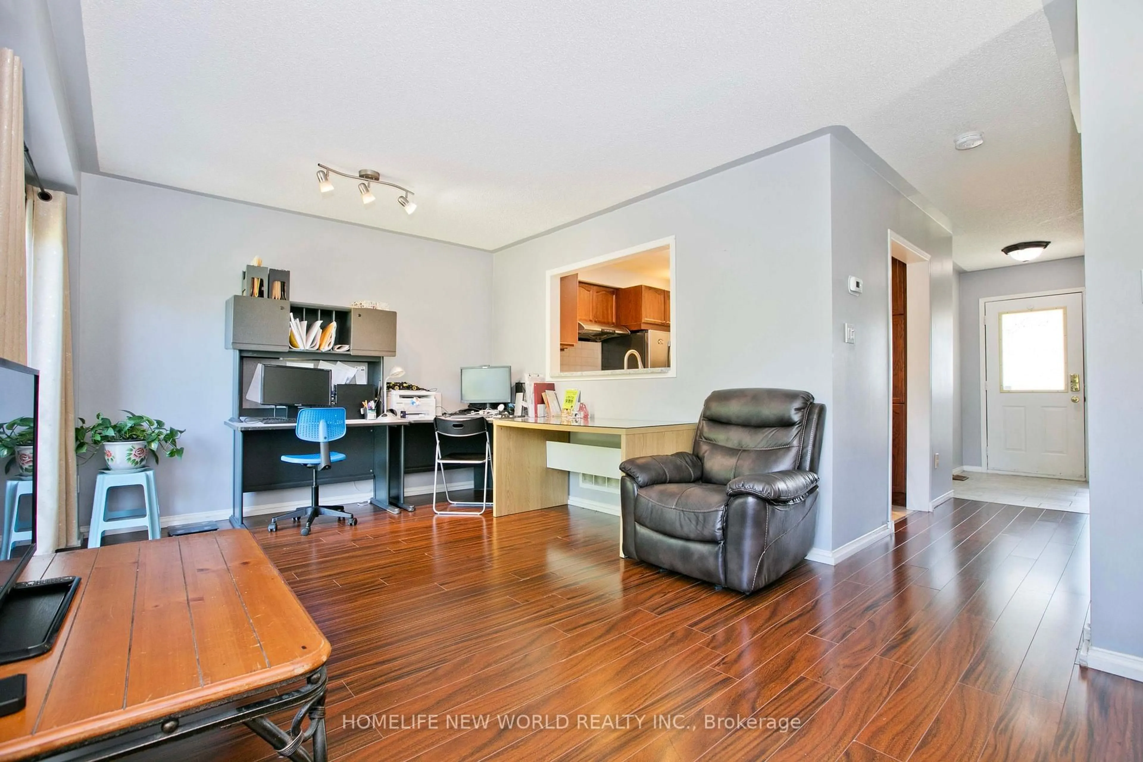 Living room with furniture, wood/laminate floor for 1814 Woodgate Crt, Oshawa Ontario L1G 7Z1