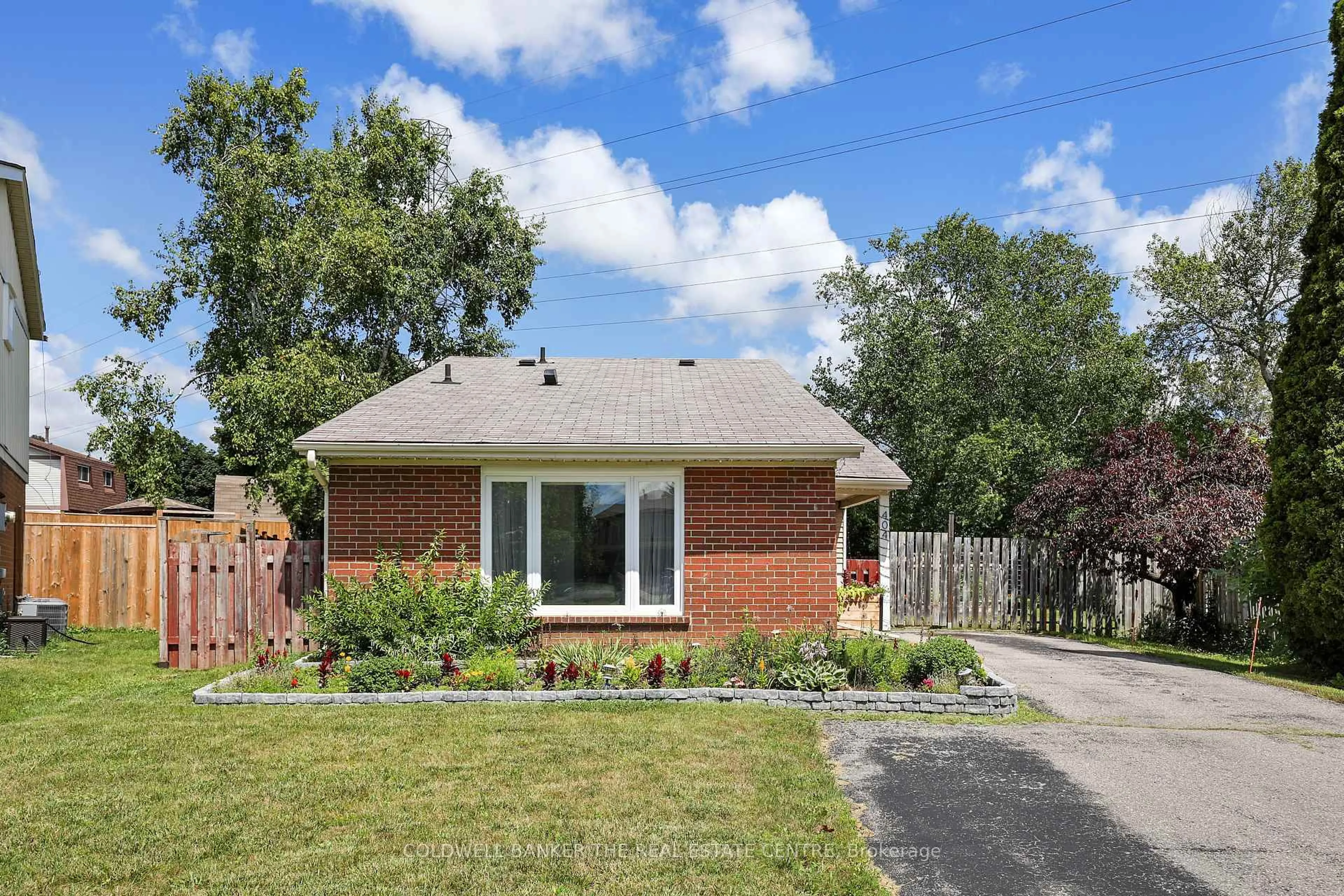 Home with brick exterior material, street for 404 Burnley Crt, Oshawa Ontario L1G 7G6