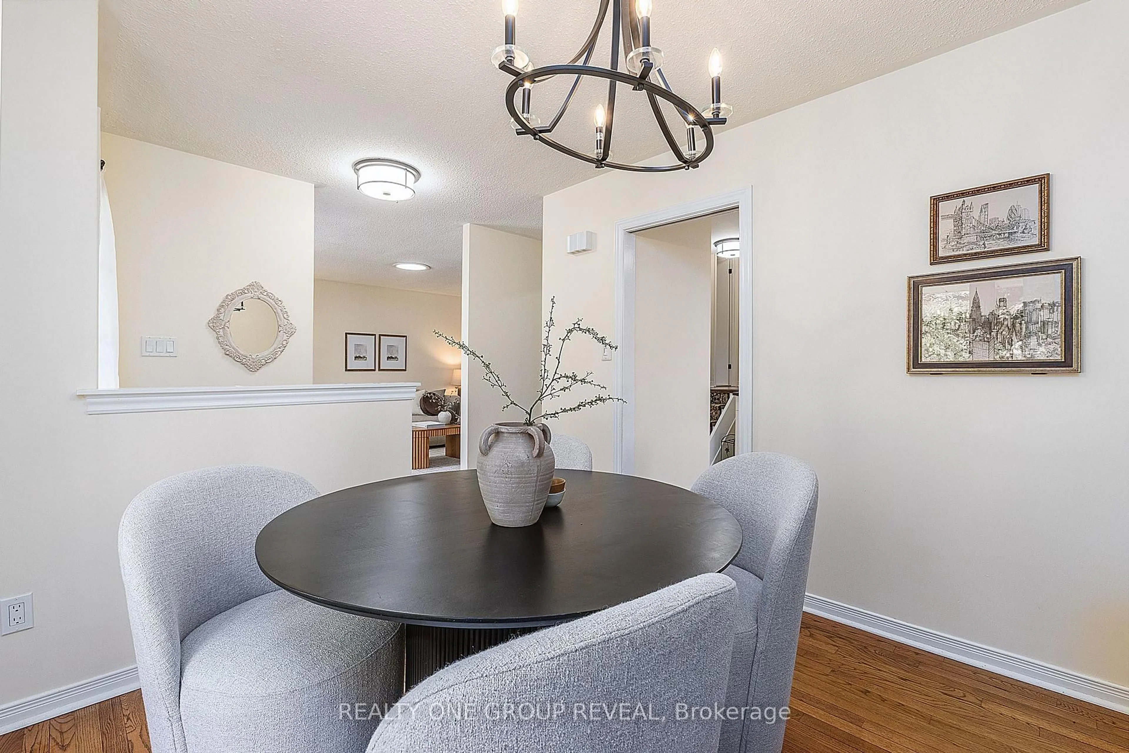 Dining room, unknown for 133 Calais St, Whitby Ontario L1N 5M3