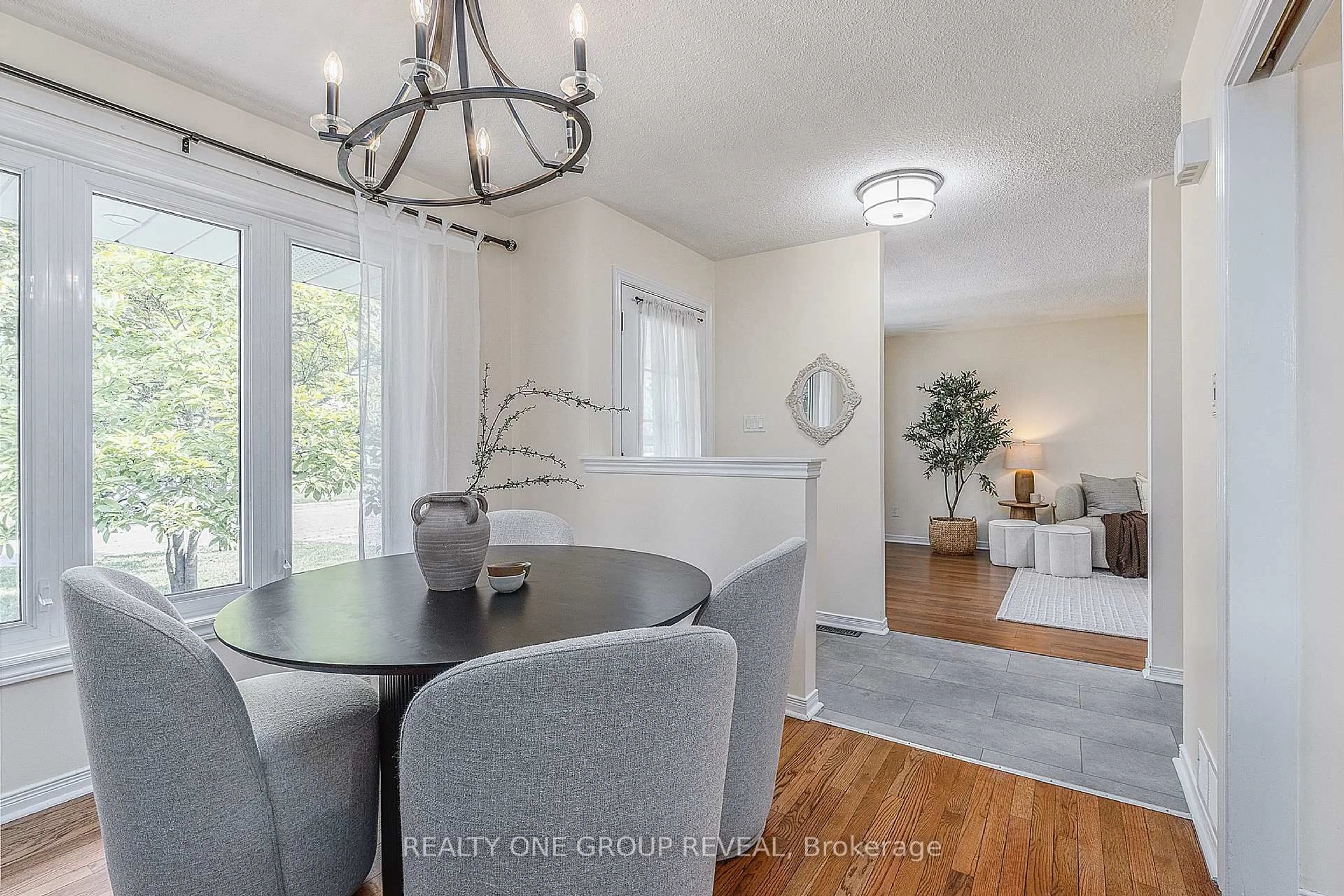 Dining room, unknown for 133 Calais St, Whitby Ontario L1N 5M3