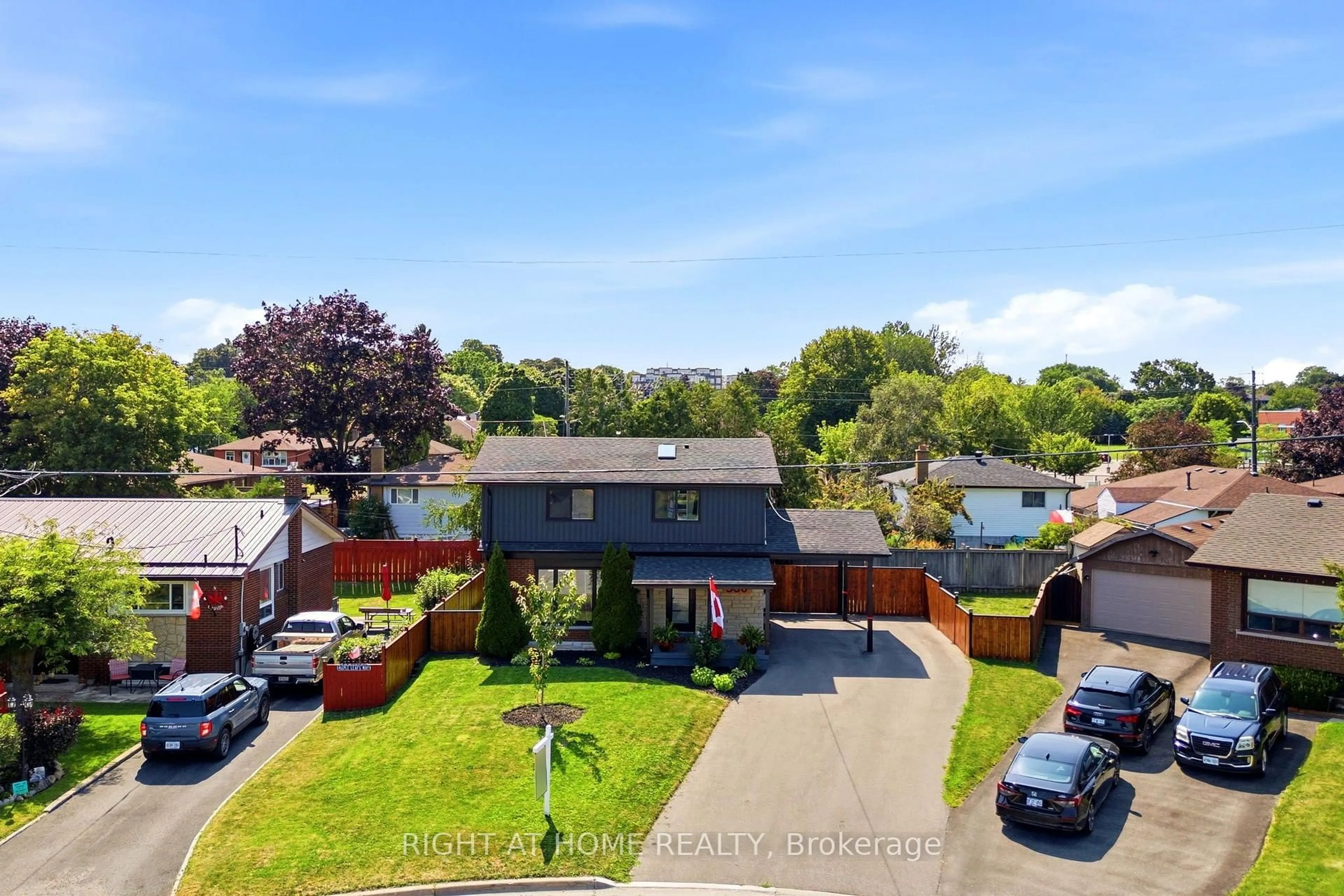 A pic from outside/outdoor area/front of a property/back of a property/a pic from drone, street for 560 Tennyson Ave, Oshawa Ontario L1H 3J8