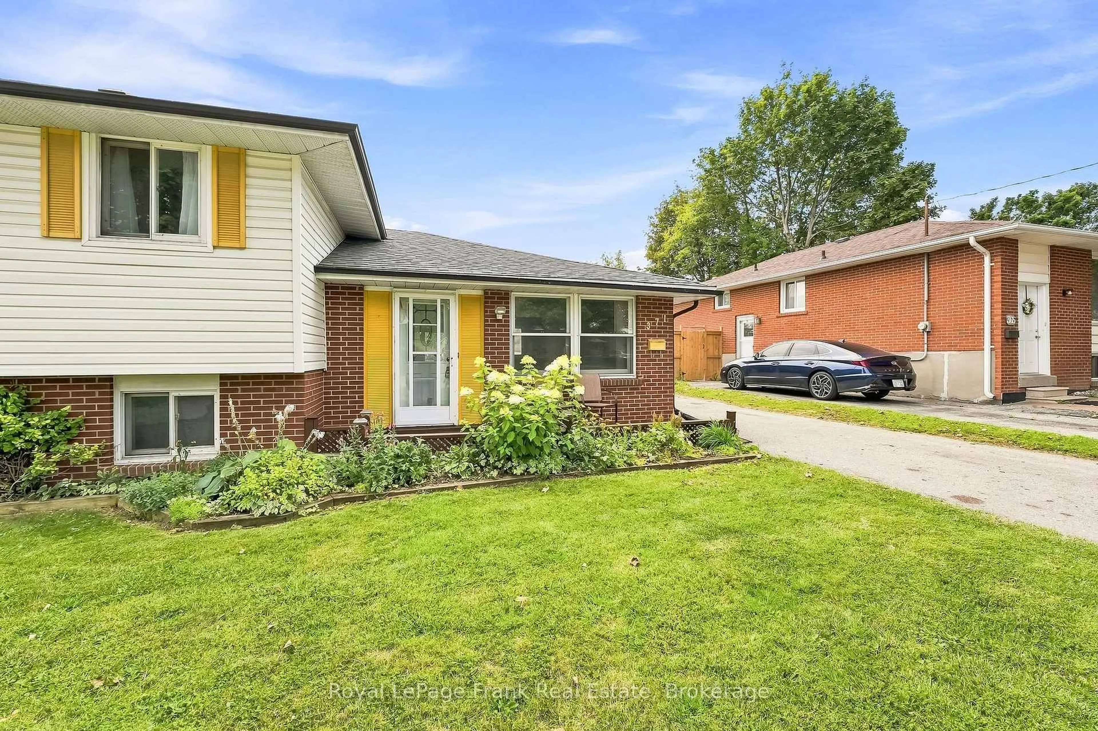 Home with brick exterior material, street for 371 Trafalgar Ave, Oshawa Ontario L1H 3V2