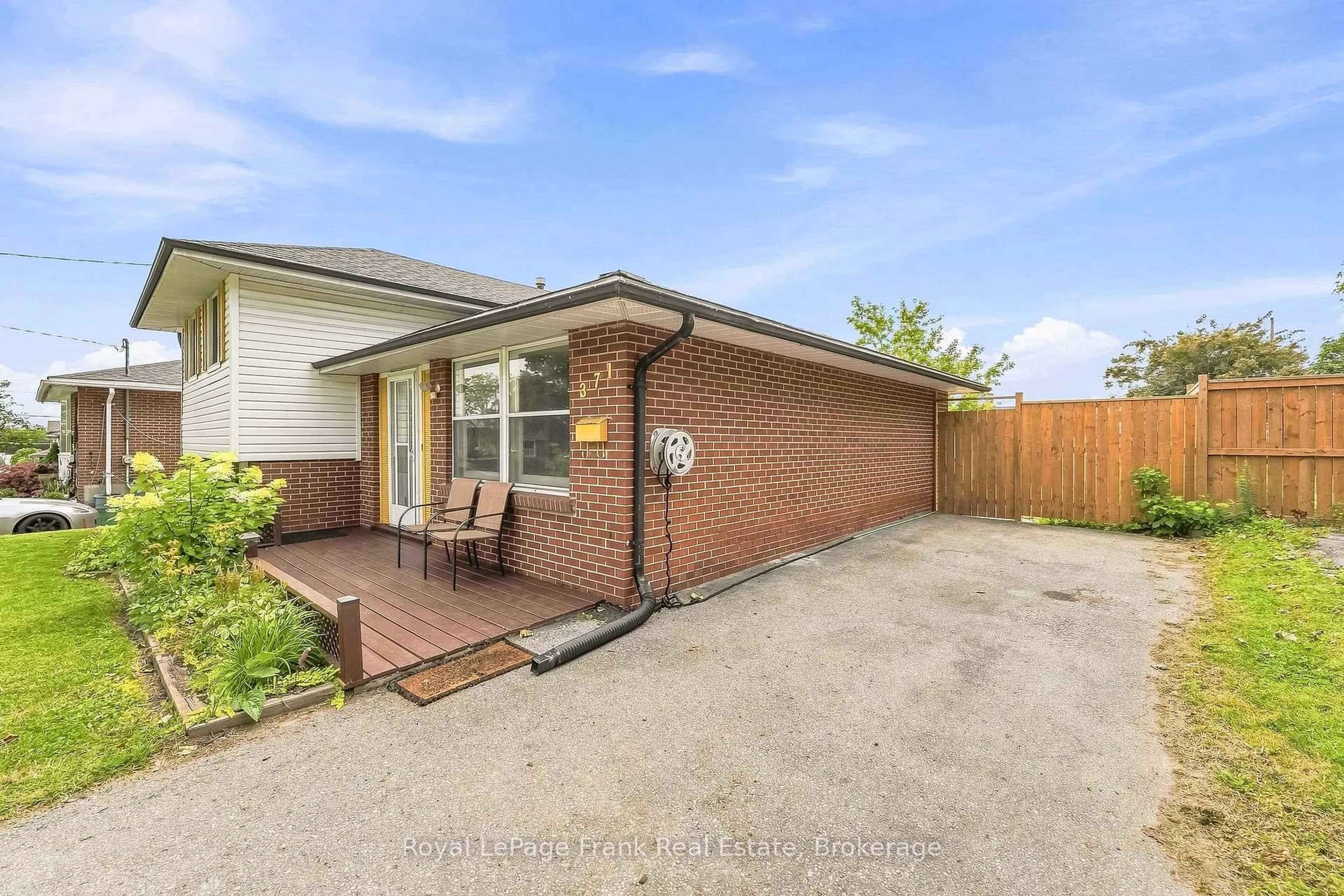 A pic from outside/outdoor area/front of a property/back of a property/a pic from drone, street for 371 Trafalgar Ave, Oshawa Ontario L1H 3V2