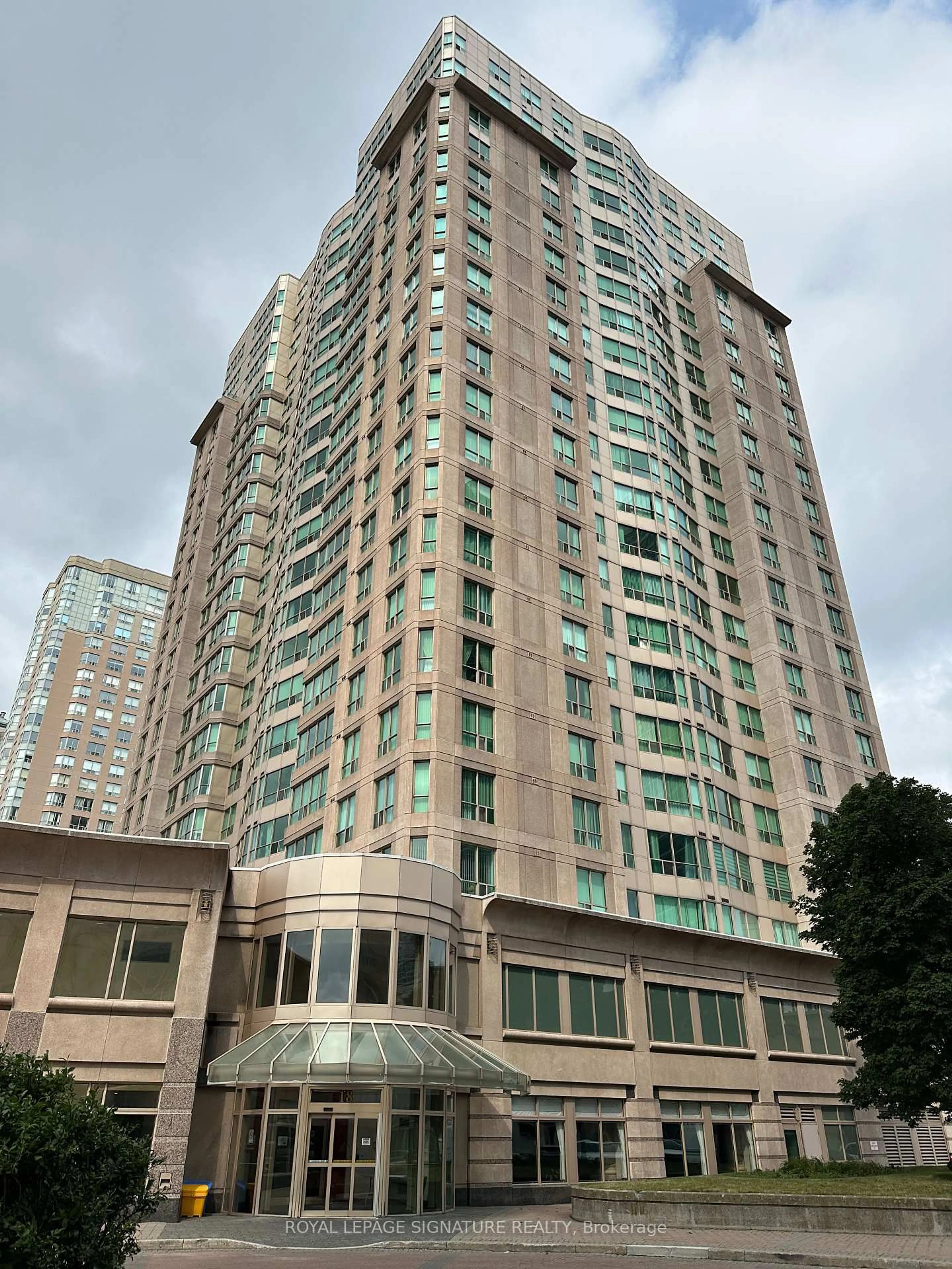 Indoor foyer for 18 Lee Centre Dr #1113, Toronto Ontario M1H 3H5