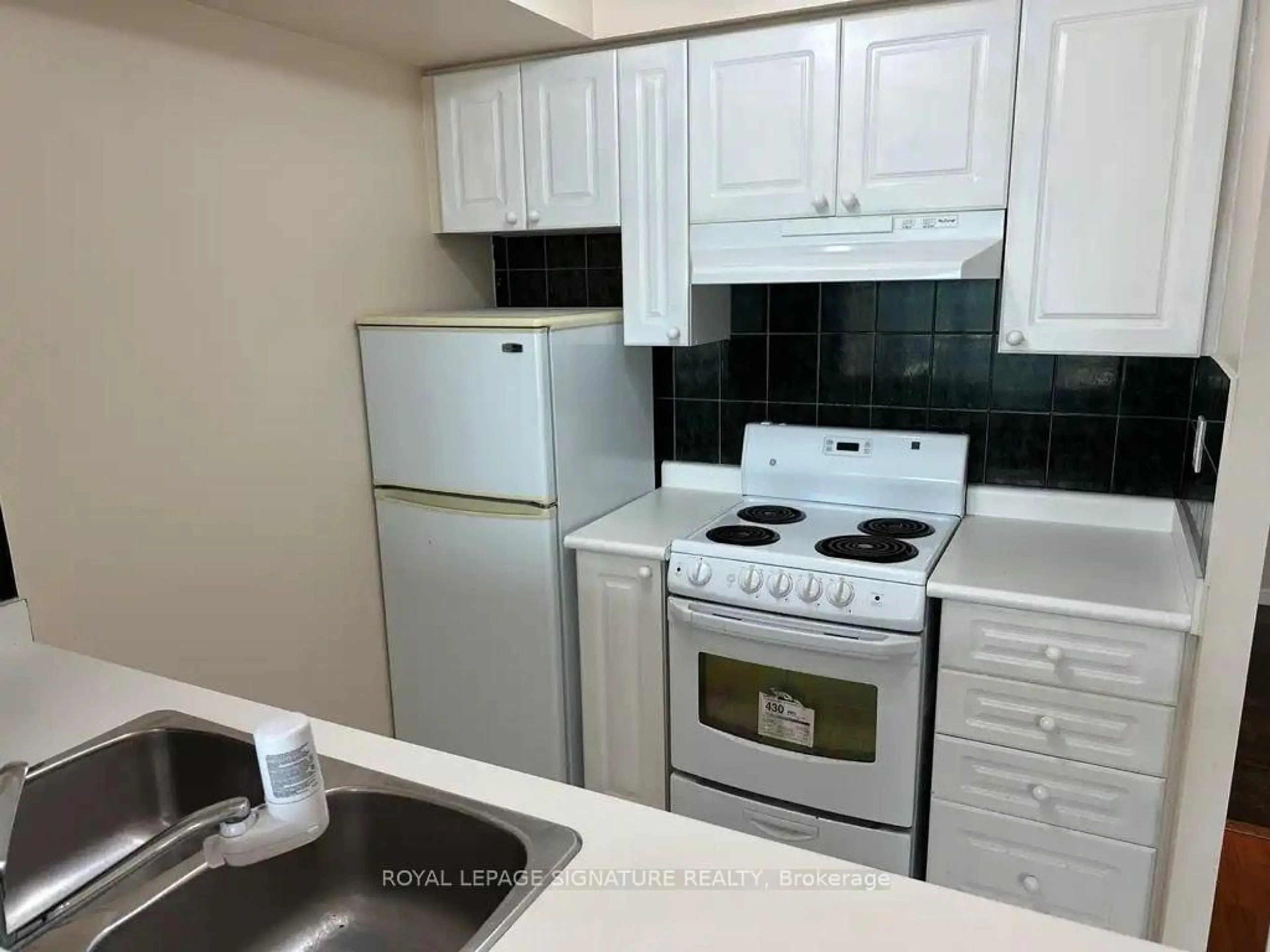 Standard kitchen, unknown for 18 Lee Centre Dr #1113, Toronto Ontario M1H 3H5