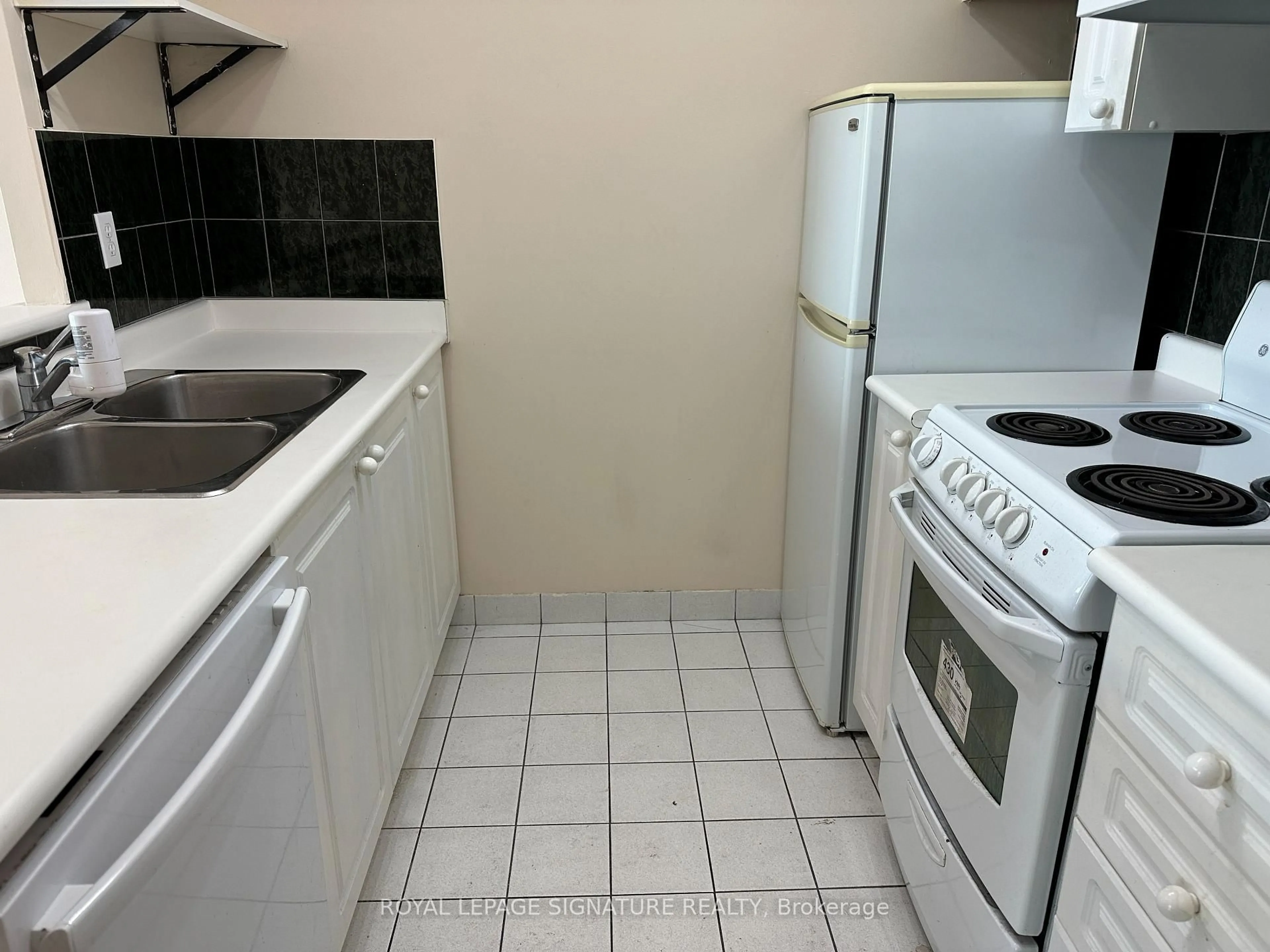 Standard kitchen, unknown for 18 Lee Centre Dr #1113, Toronto Ontario M1H 3H5