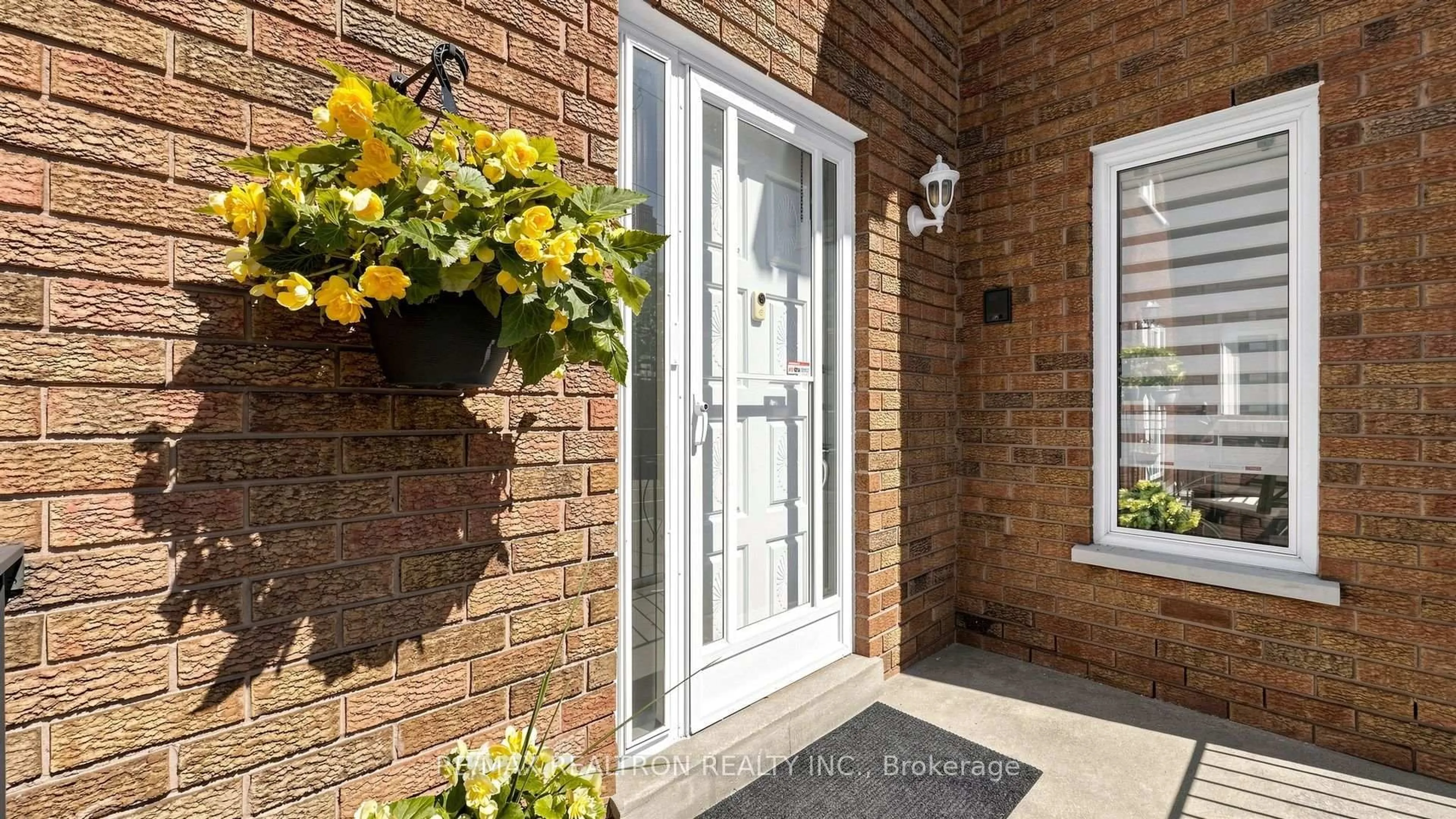 Indoor entryway for 2221 Warden Ave, Toronto Ontario M1T 1V5