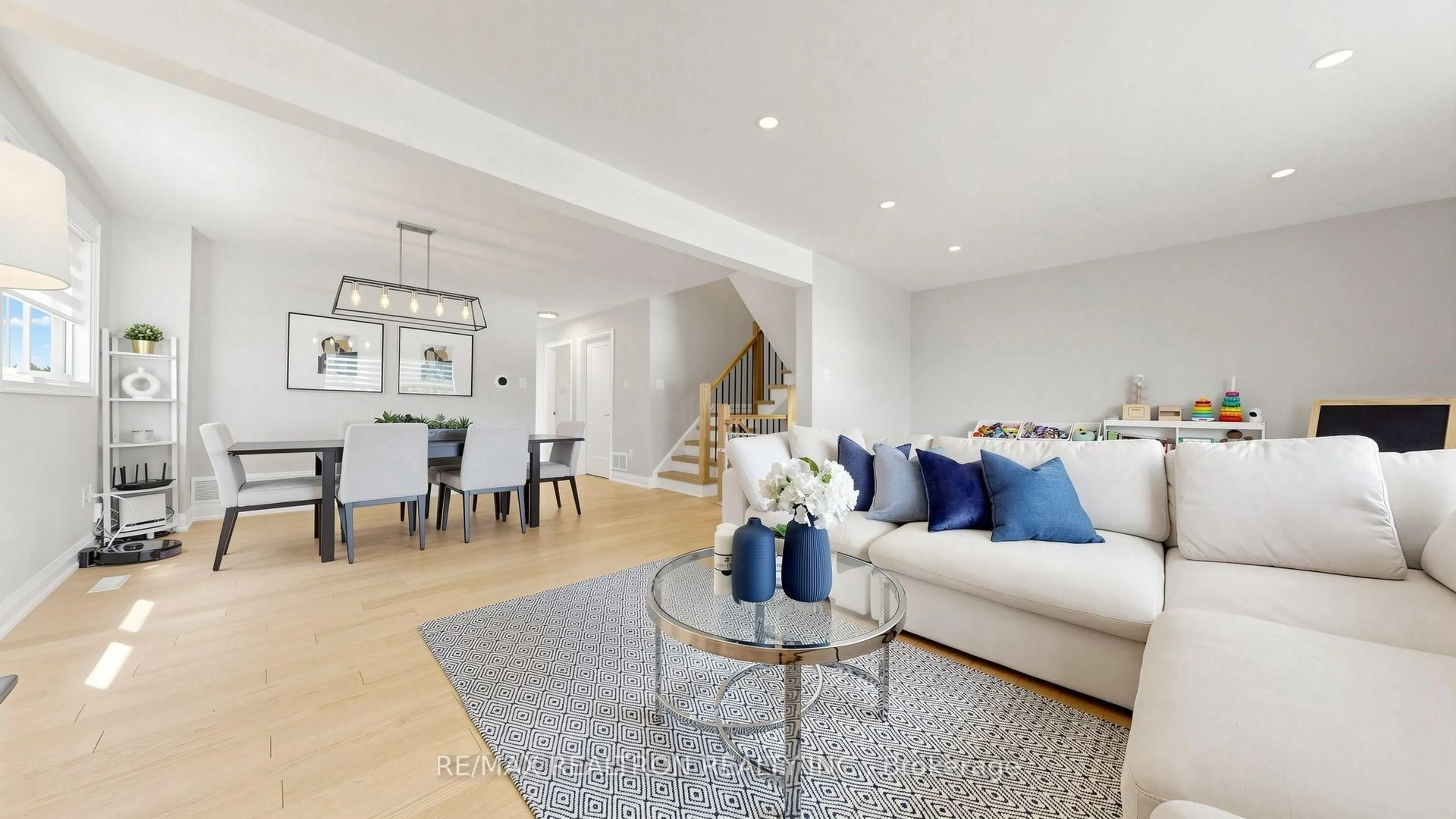 Living room with furniture, unknown for 2221 Warden Ave, Toronto Ontario M1T 1V5