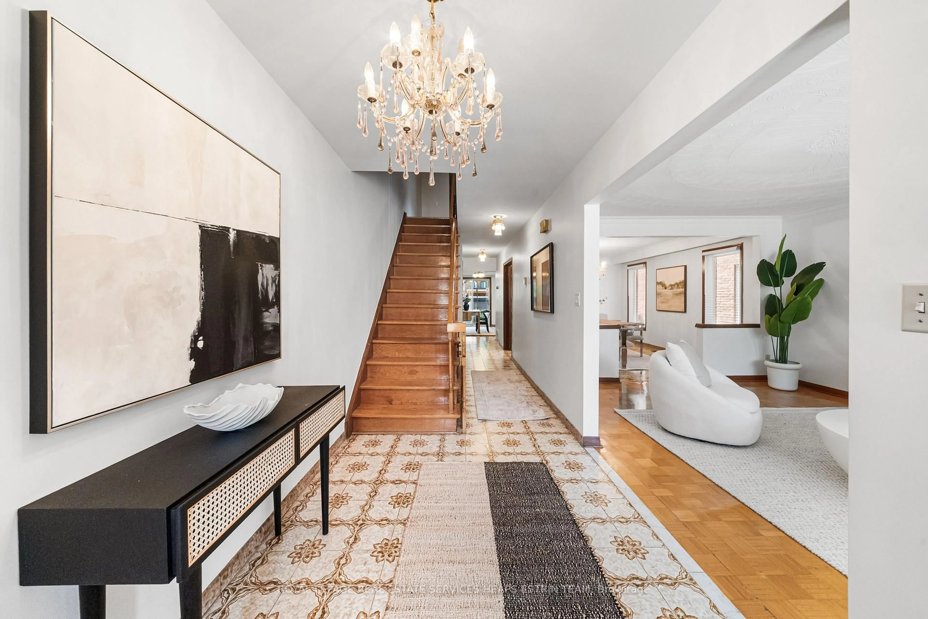 Indoor foyer for 49 Woodville Ave, Toronto Ontario M4K 2J5