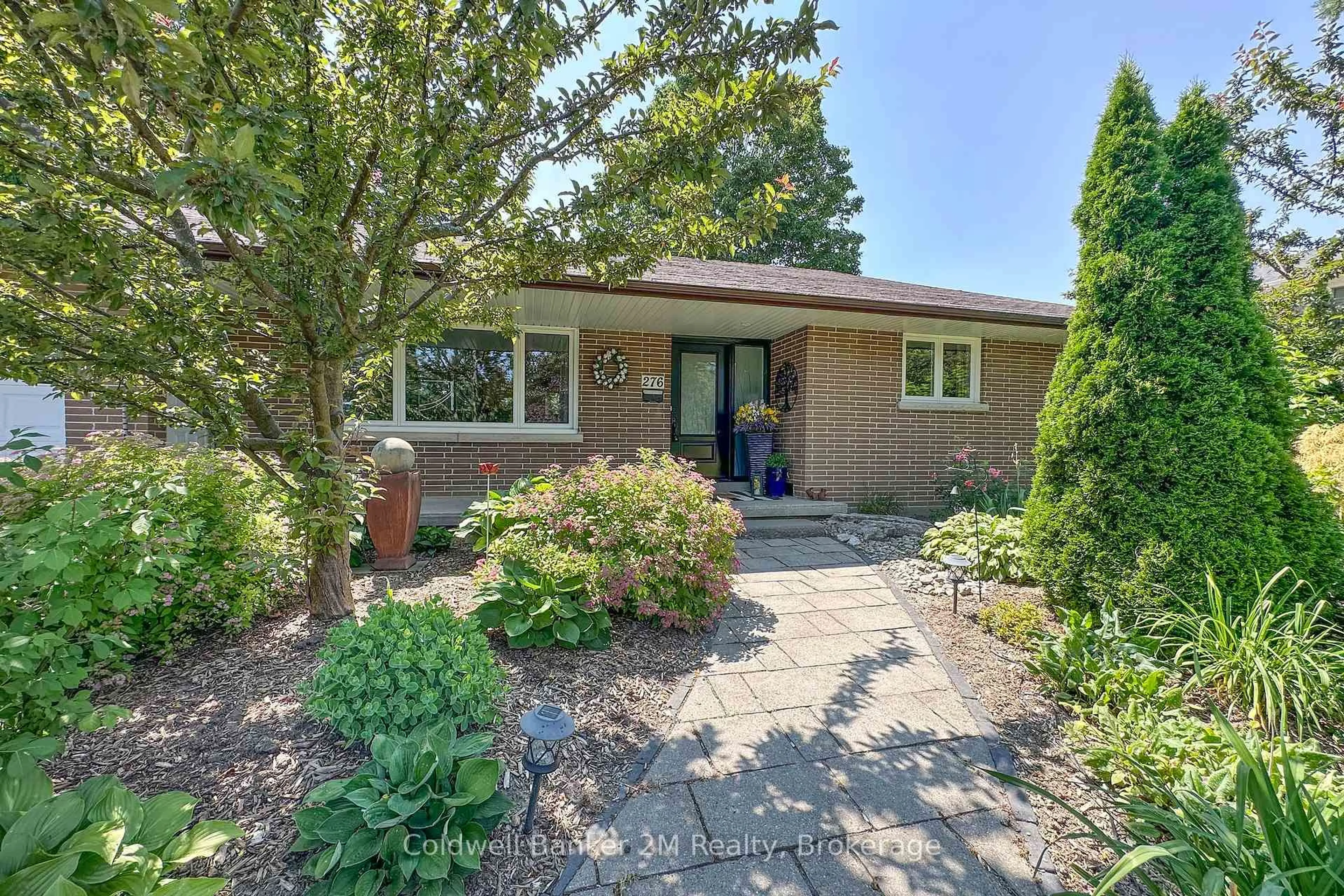 Home with brick exterior material, street for 276 Park Rd, Oshawa Ontario L1G 4T1