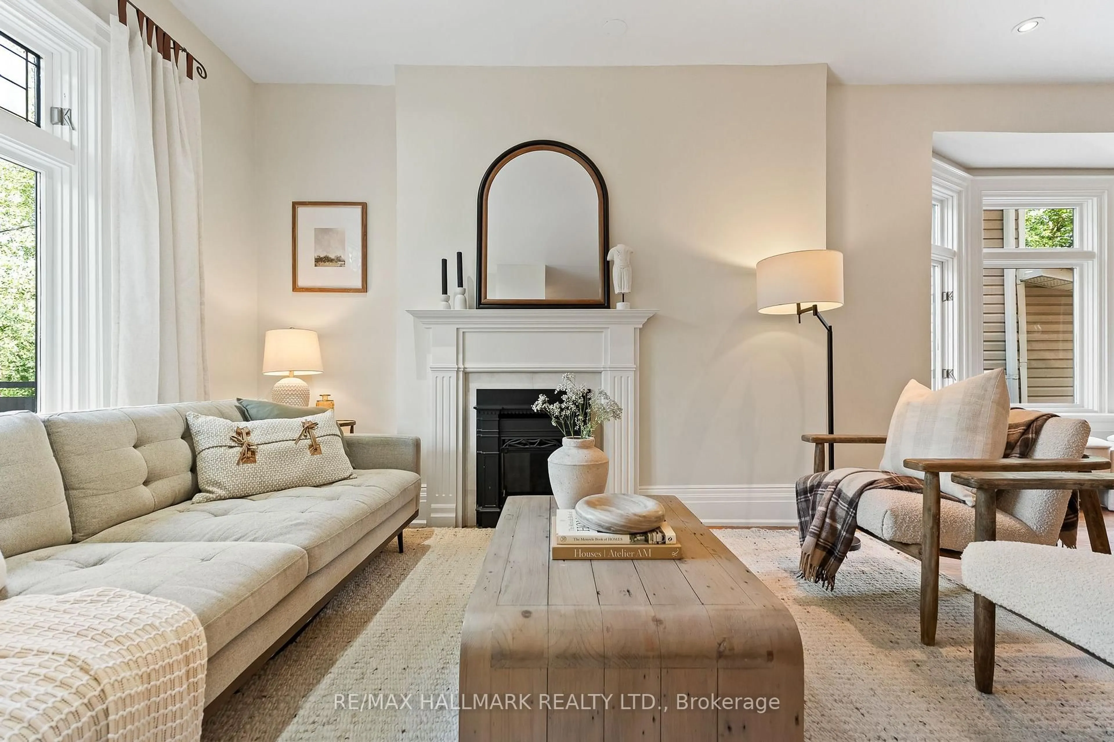 Living room with furniture, unknown for 227 Waverley Rd, Toronto Ontario M4L 3T4