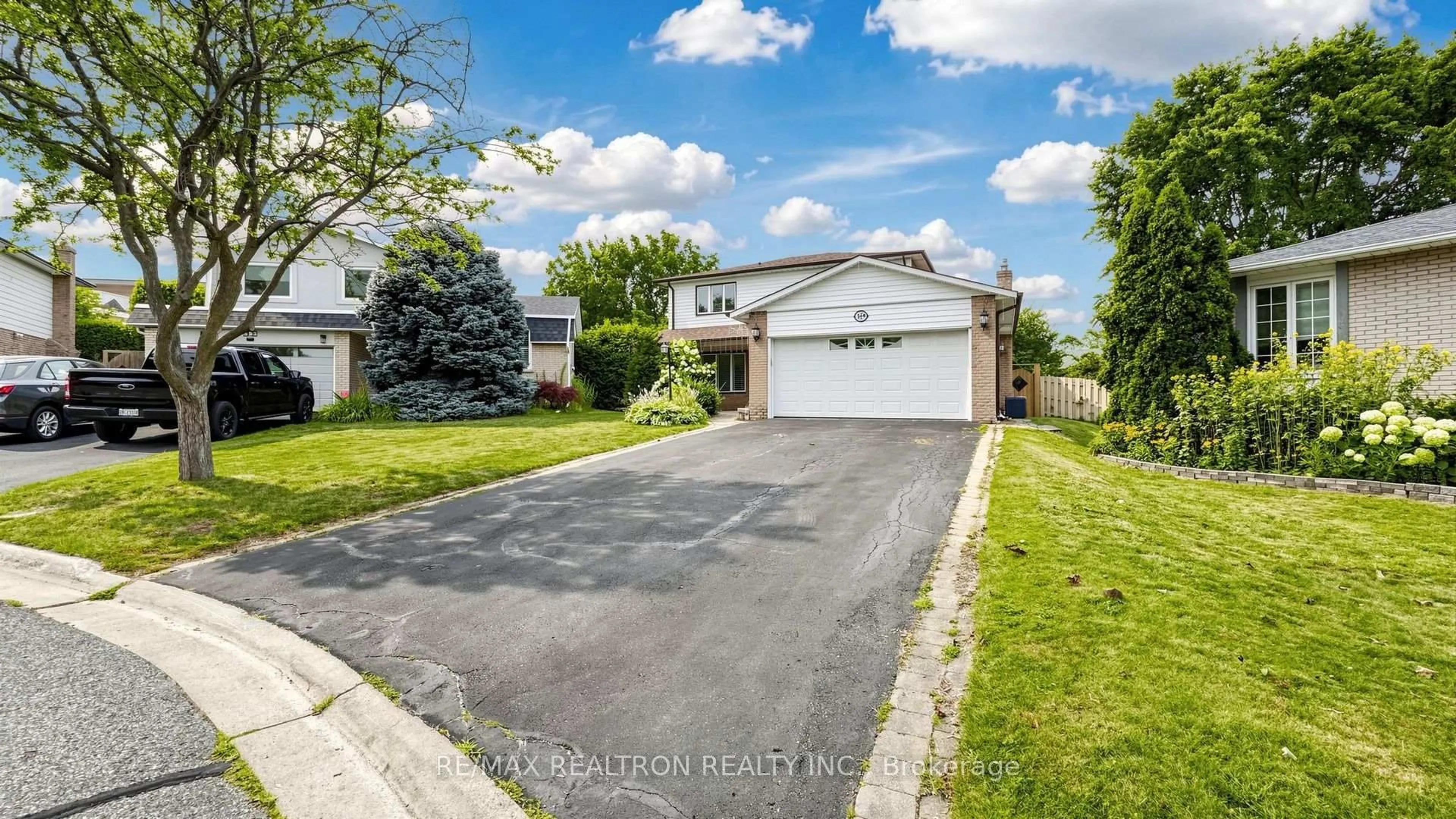 A pic from outside/outdoor area/front of a property/back of a property/a pic from drone, street for 349 Siena Crt, Oshawa Ontario L1J 6V5
