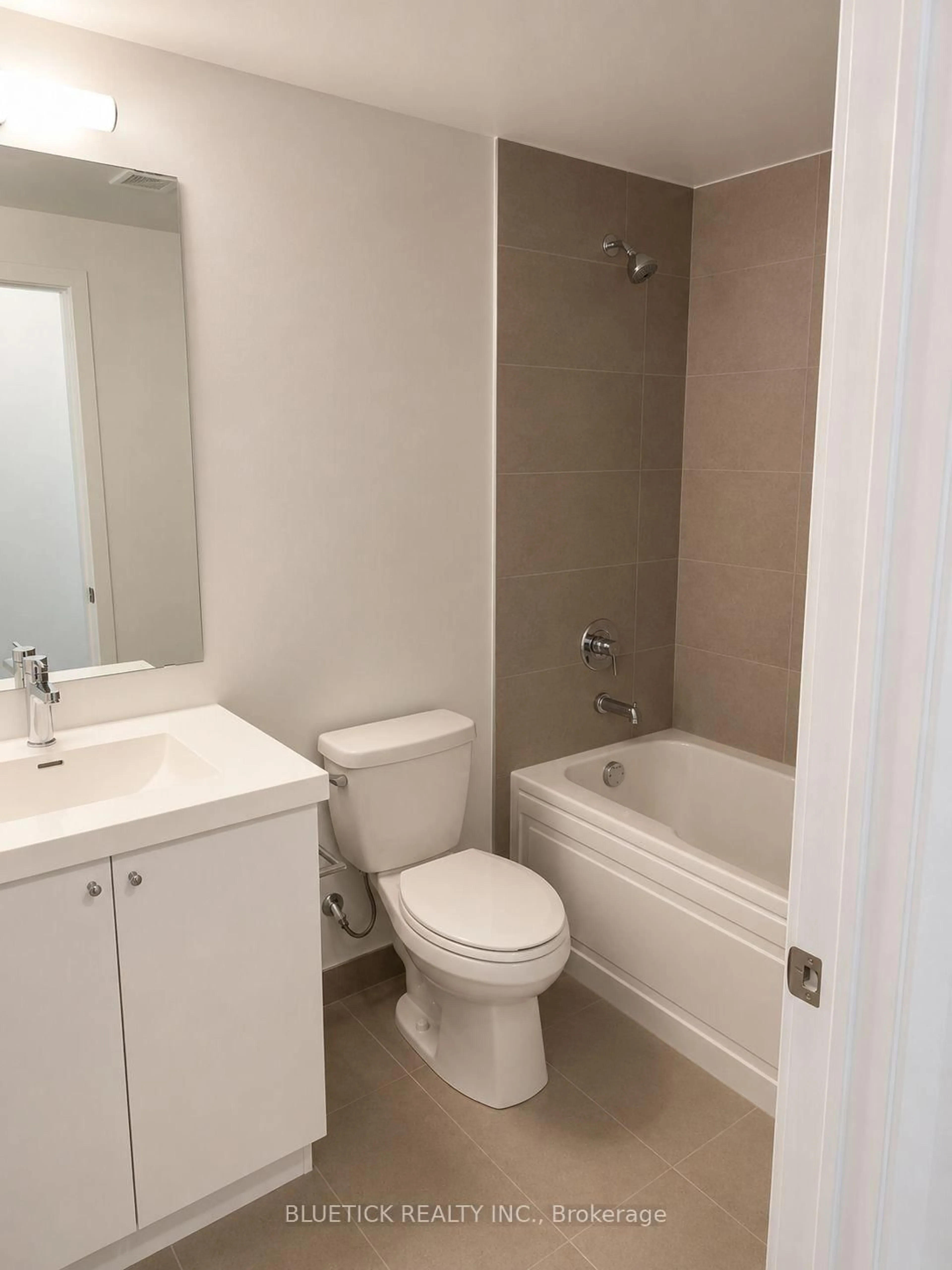 Standard bathroom, unknown for 2550 Simcoe St #2508, Oshawa Ontario L1L 0R5