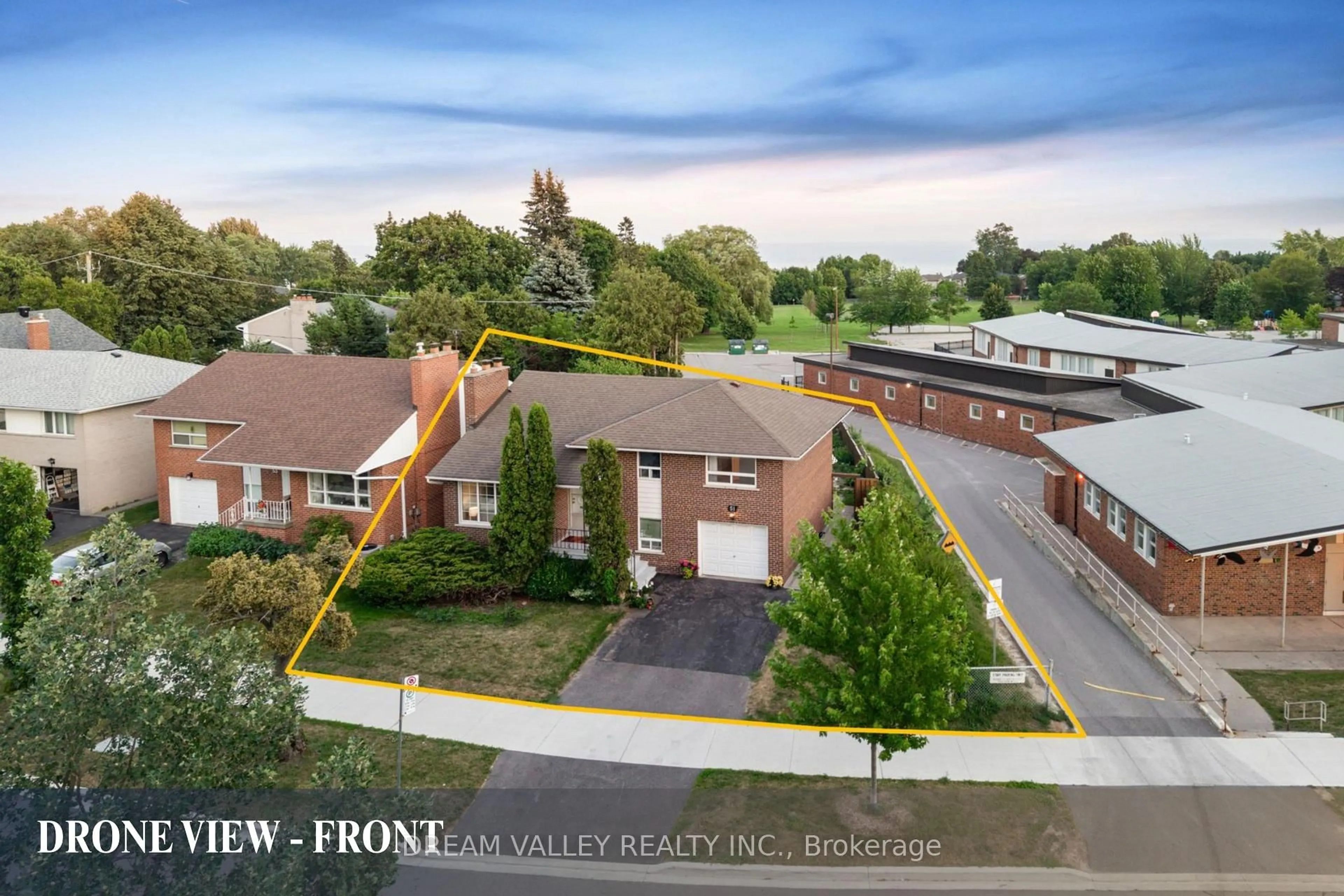 A pic from outside/outdoor area/front of a property/back of a property/a pic from drone, unknown for 51 Sloley Rd, Toronto Ontario M1M 1C7