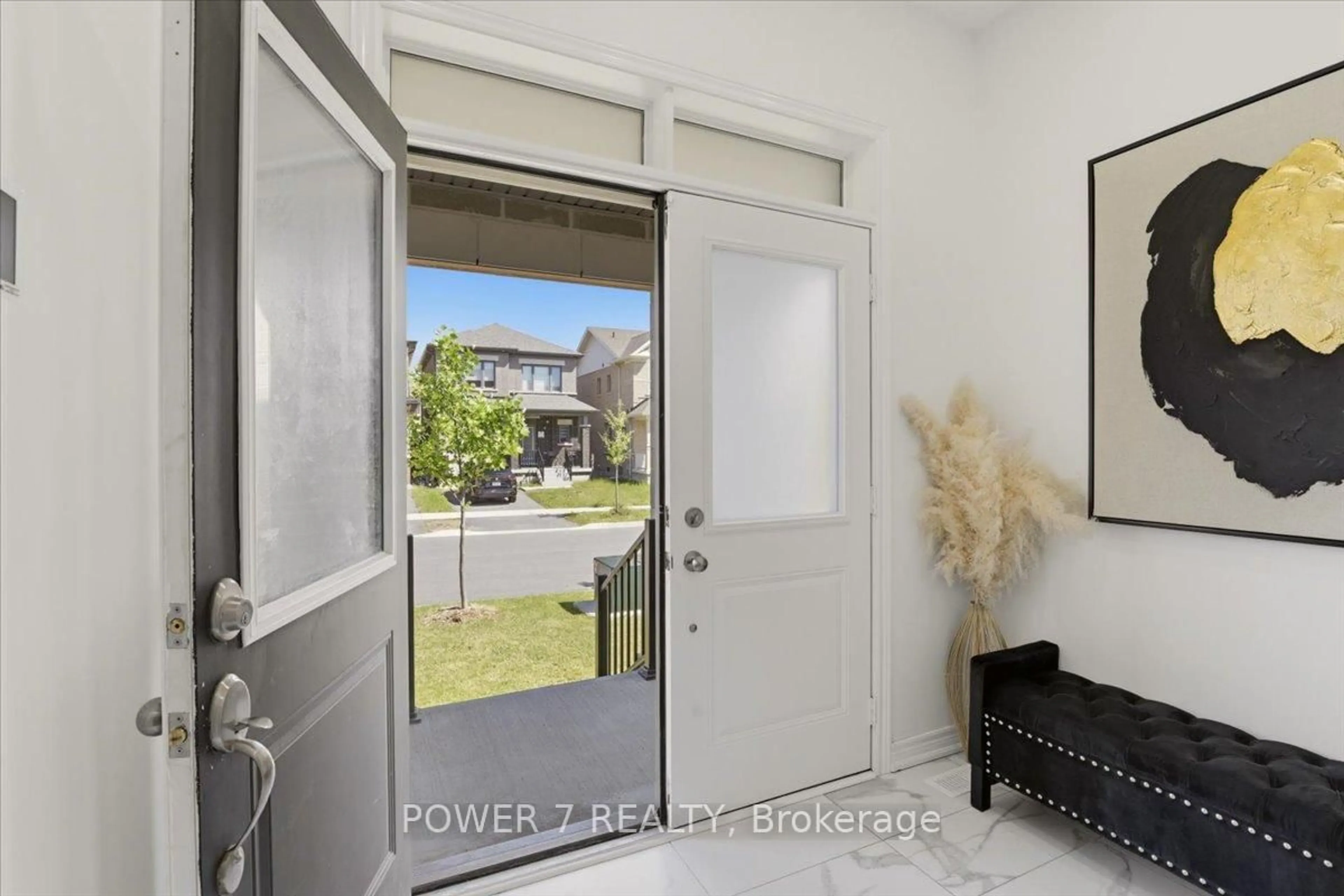 Indoor entryway for 94 Conarty Cres, Whitby Ontario L1P 0L4