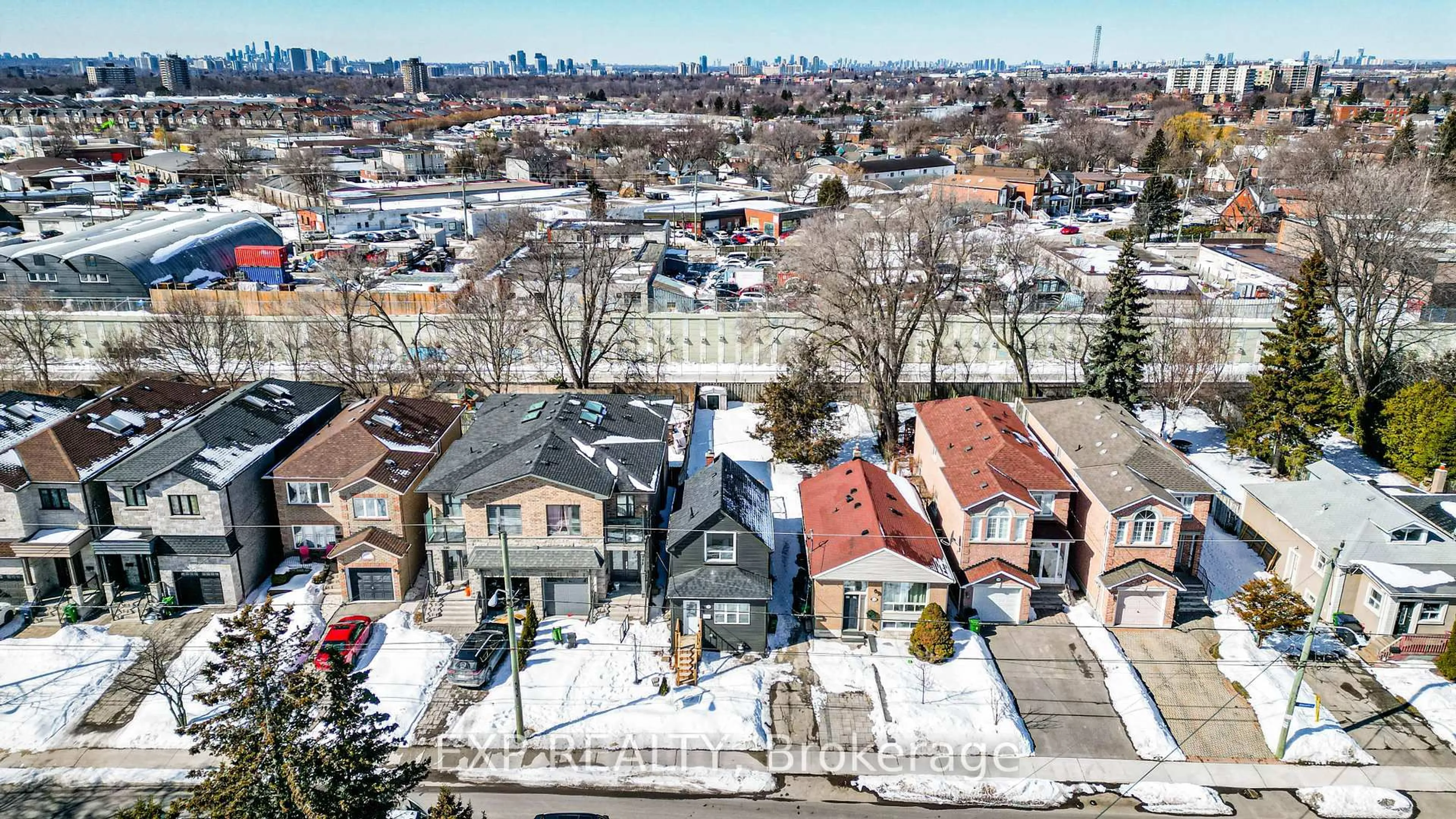 A pic from outside/outdoor area/front of a property/back of a property/a pic from drone, city buildings view from balcony for 224 Aylesworth Ave, Toronto Ontario M1N 2J6