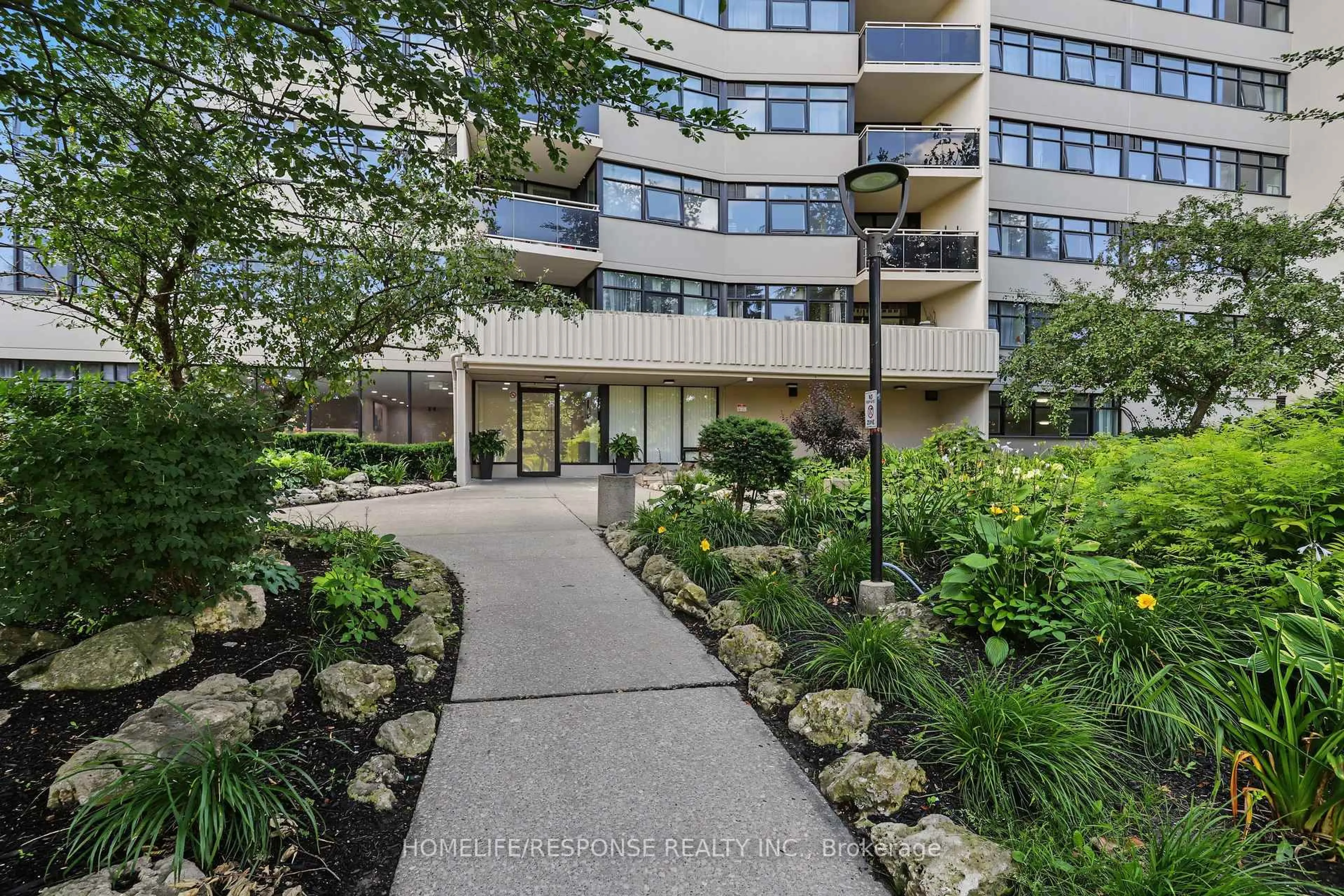 Indoor foyer for 100 ECHO POINT #1801, Toronto Ontario M1W 2V2