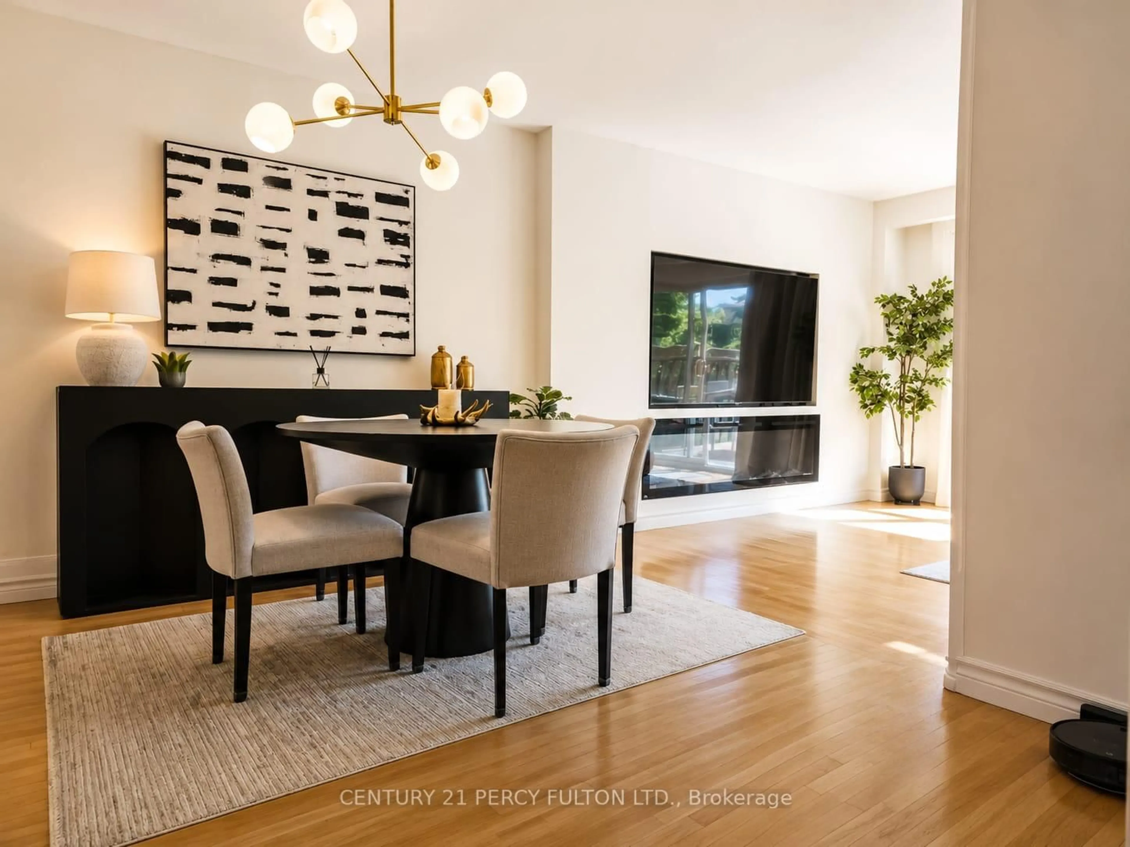 Dining room, wood/laminate floor for 580 Eyer Dr #22, Pickering Ontario L1W 3B7