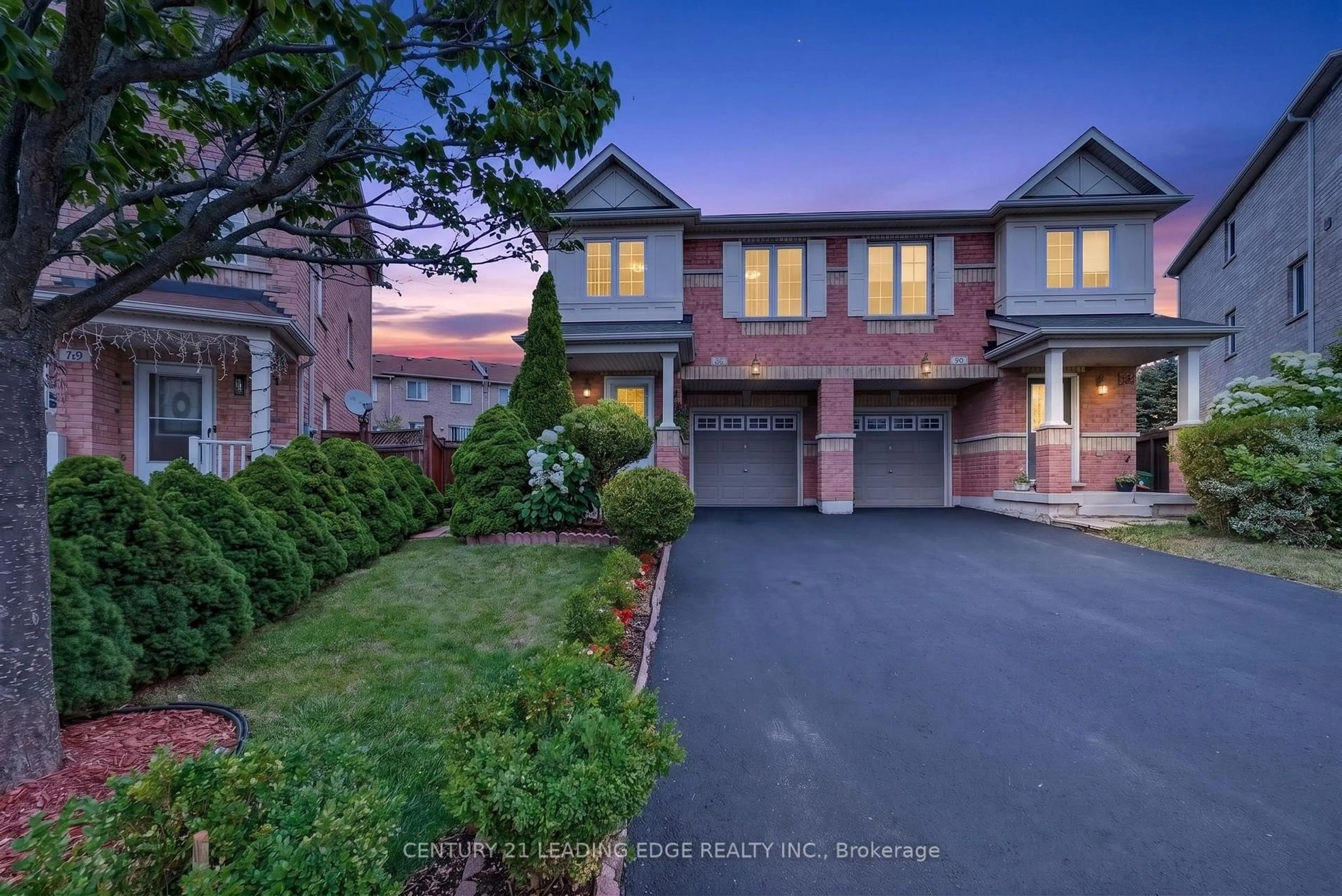 A pic from outside/outdoor area/front of a property/back of a property/a pic from drone, street for 63 Wilkes Cres, Toronto Ontario M1L 0B4
