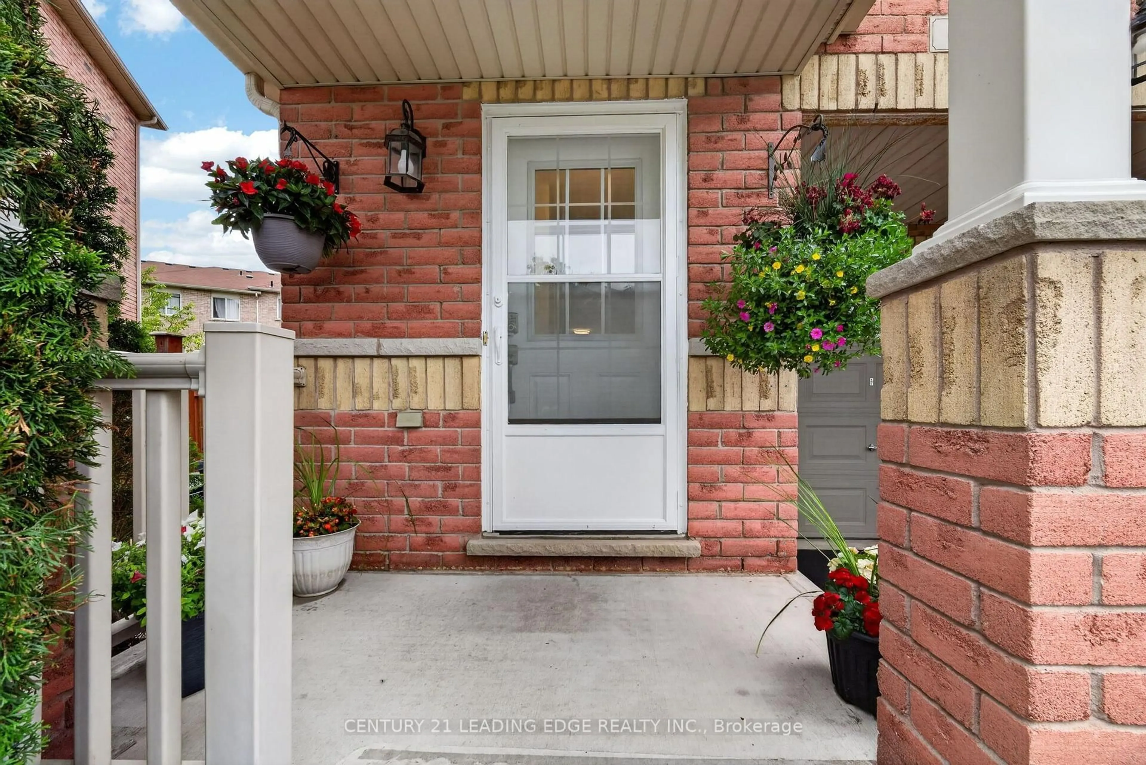 Indoor entryway for 63 Wilkes Cres, Toronto Ontario M1L 0B4