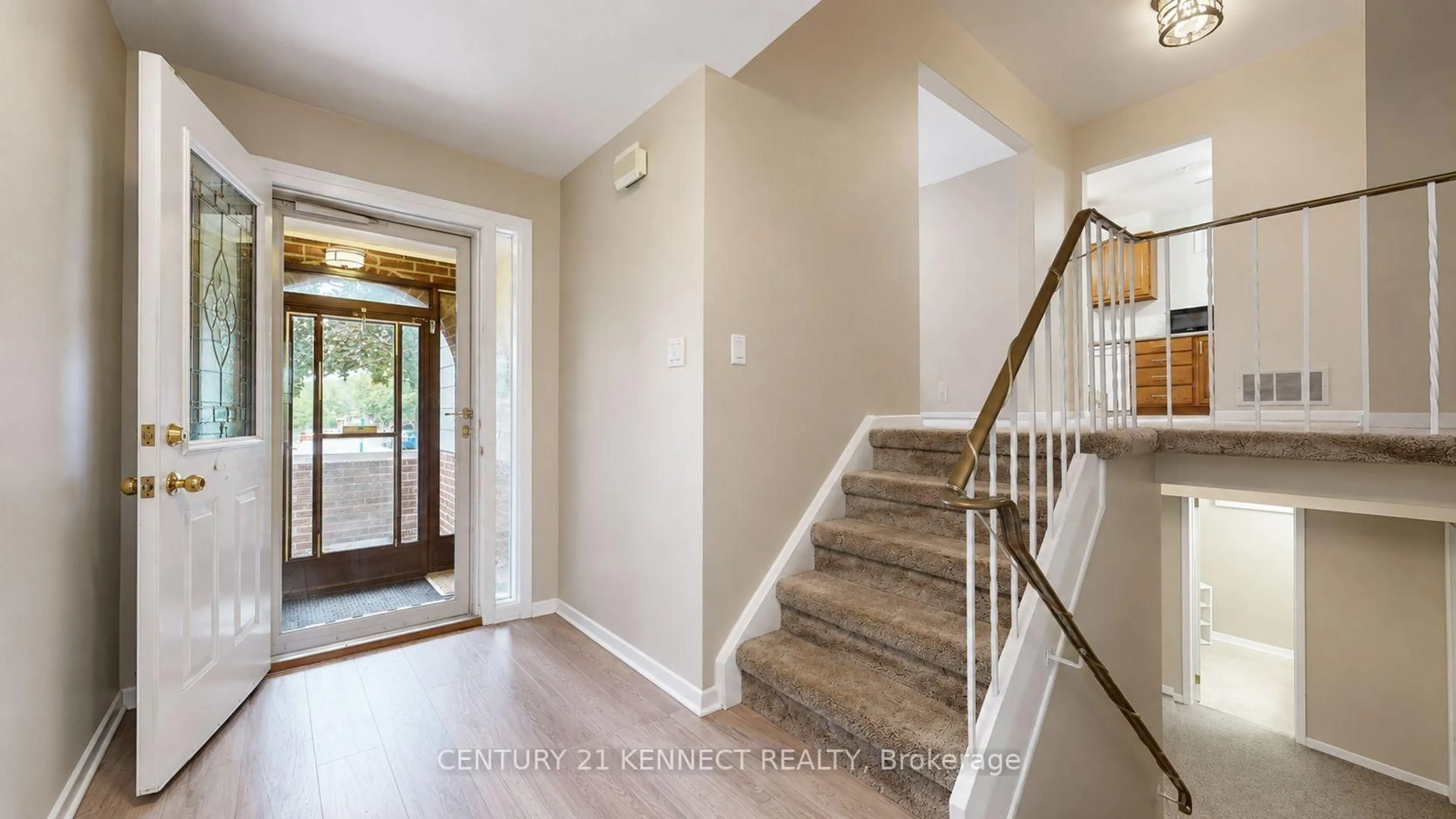 Indoor entryway for 715 Waverly St, Oshawa Ontario L1J 6C1
