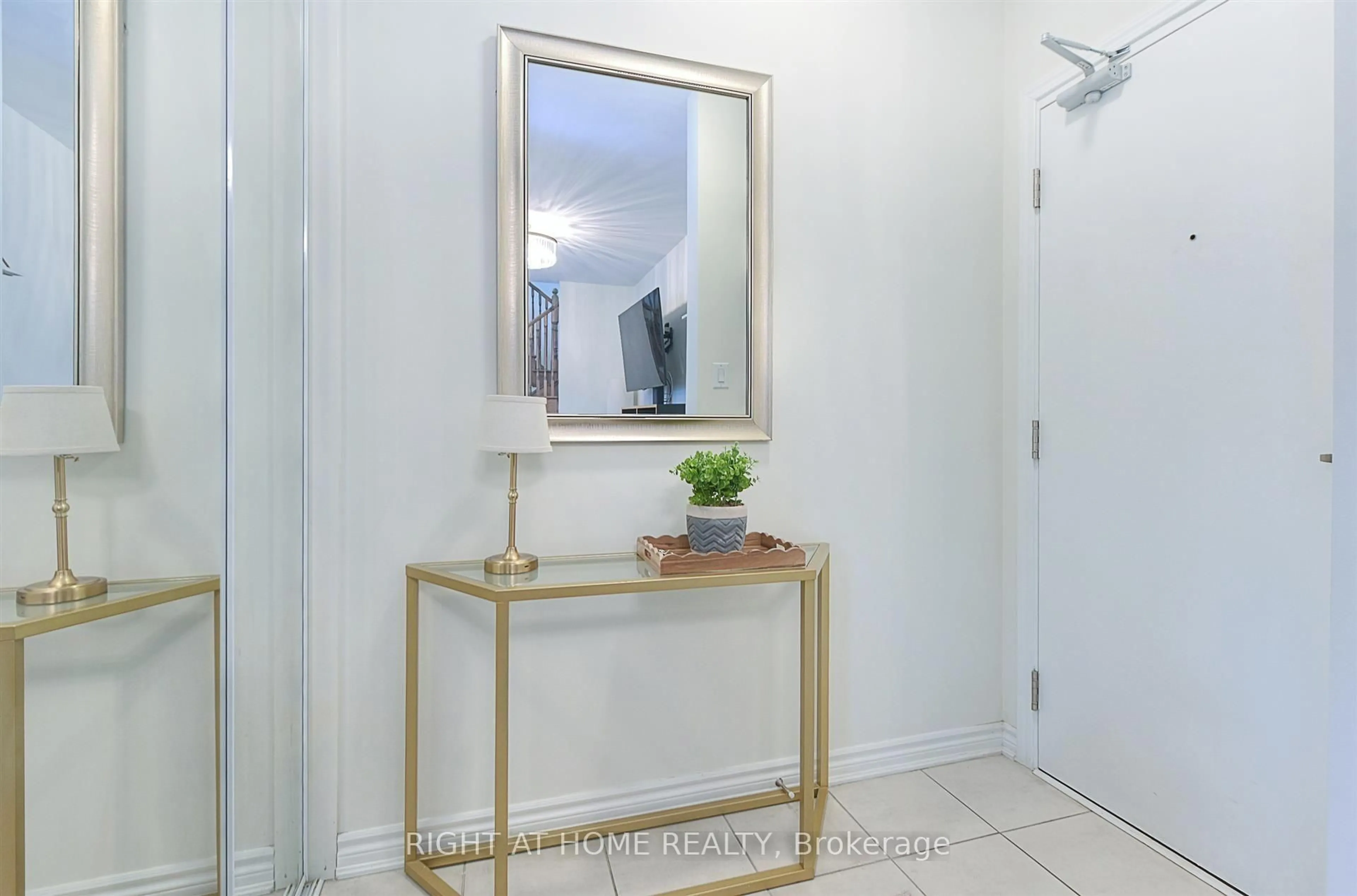 Indoor entryway for 1148 Dragonfly Ave Ave #403, Pickering Ontario L1X 0H5