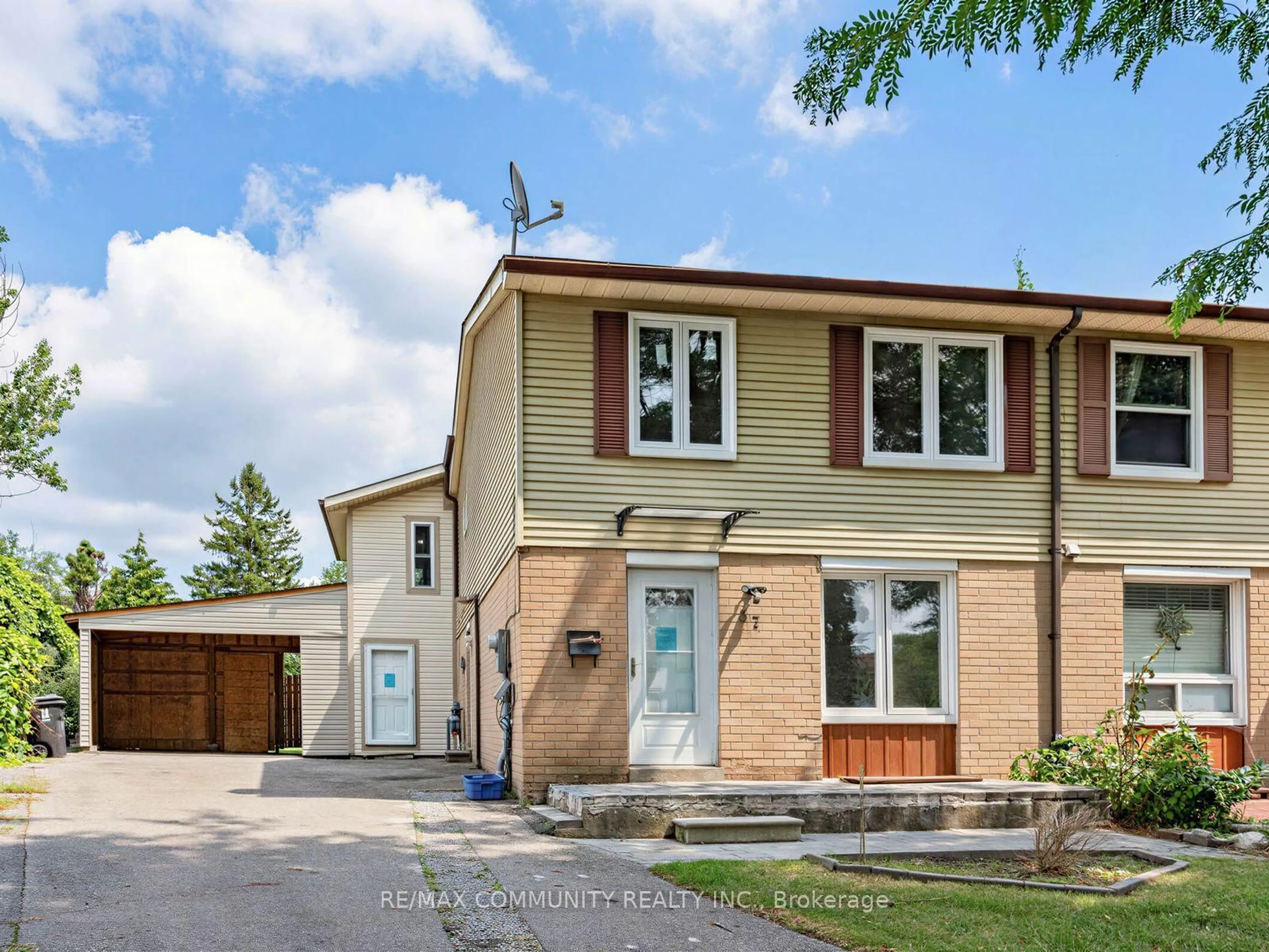 Home with vinyl exterior material, street for 37 Tinbury Pl, Toronto Ontario M1B 1J7