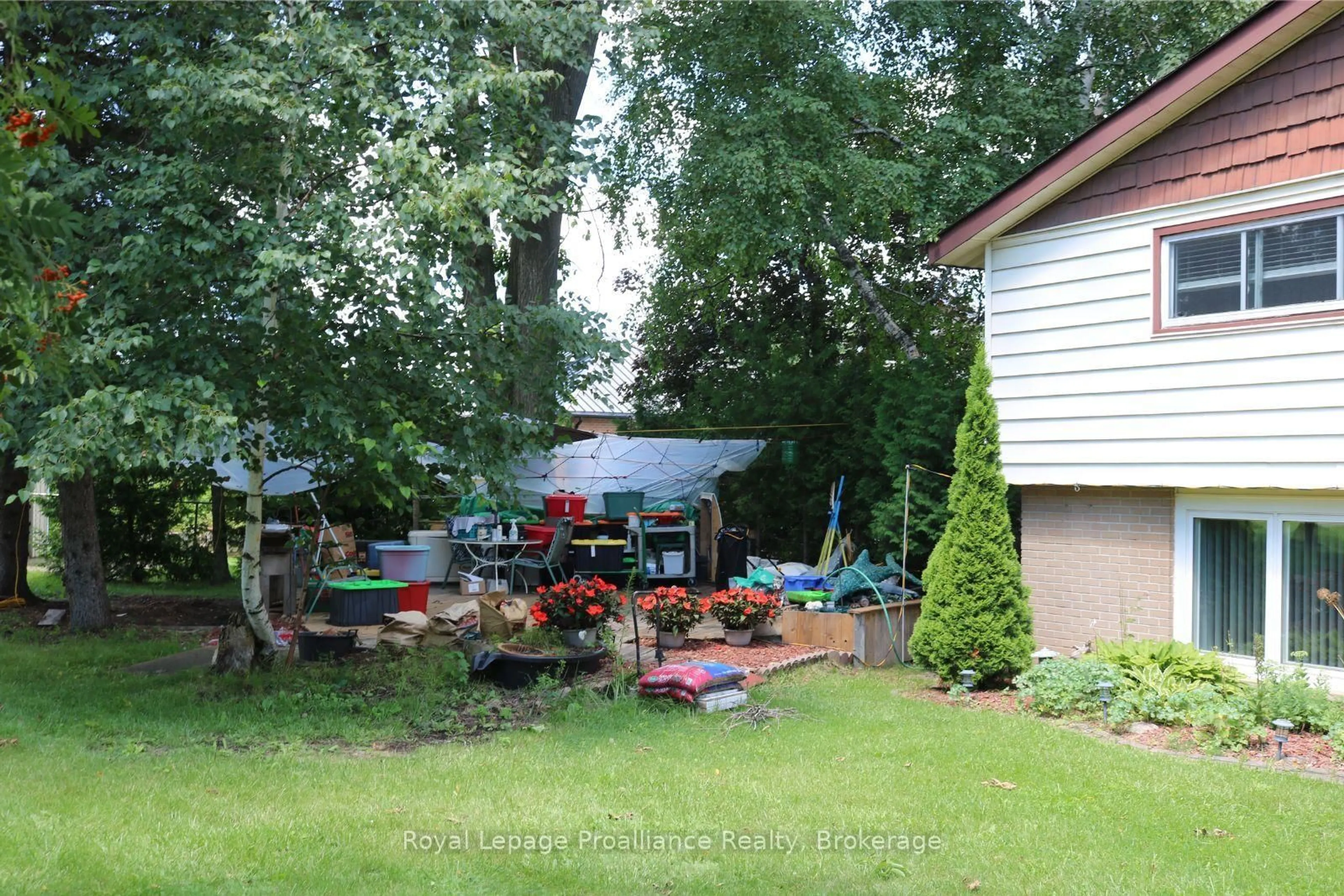Unknown for 394 Sunset Blvd, Clarington Ontario L1B 1C8