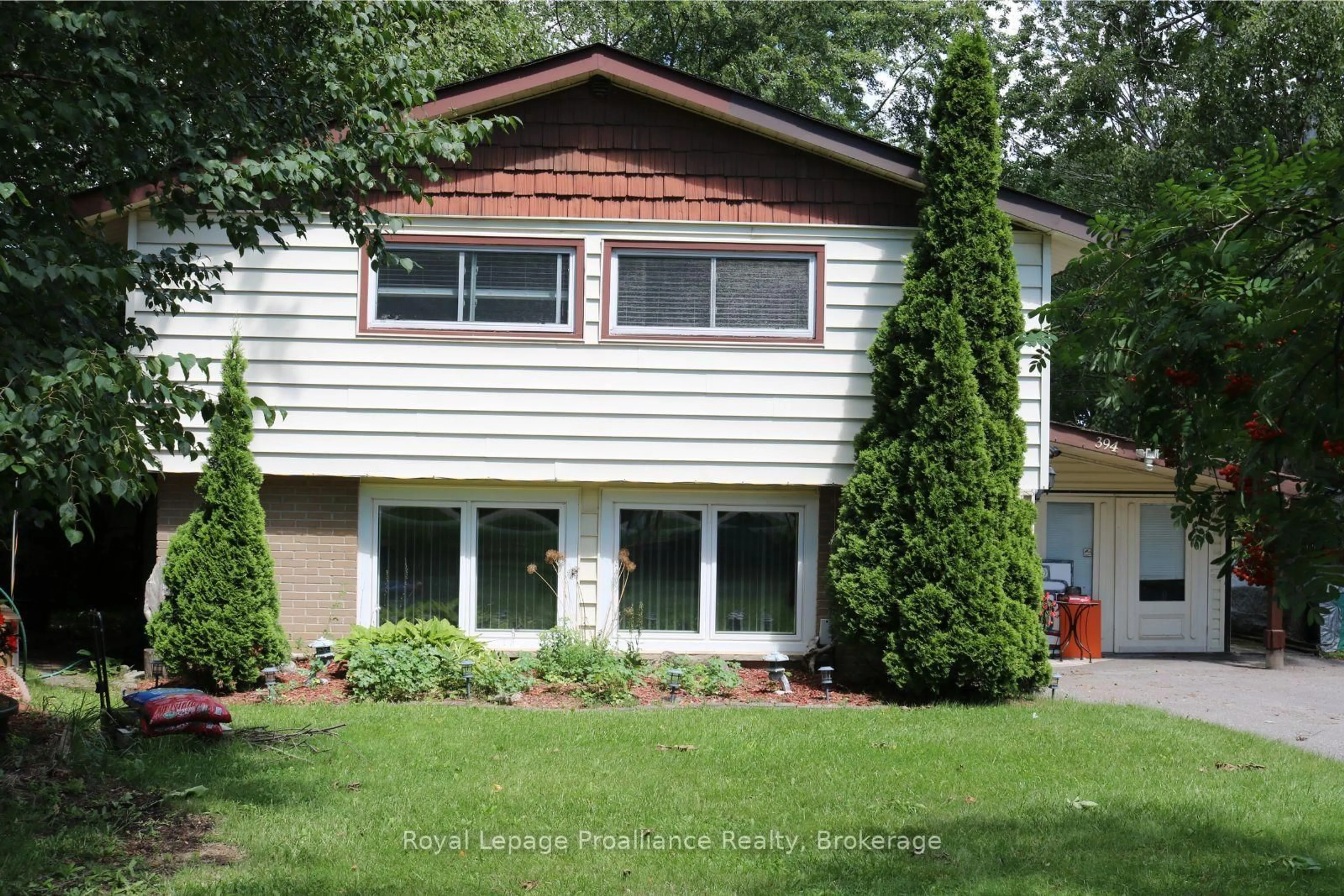 Home with vinyl exterior material, street for 394 Sunset Blvd, Clarington Ontario L1B 1C8