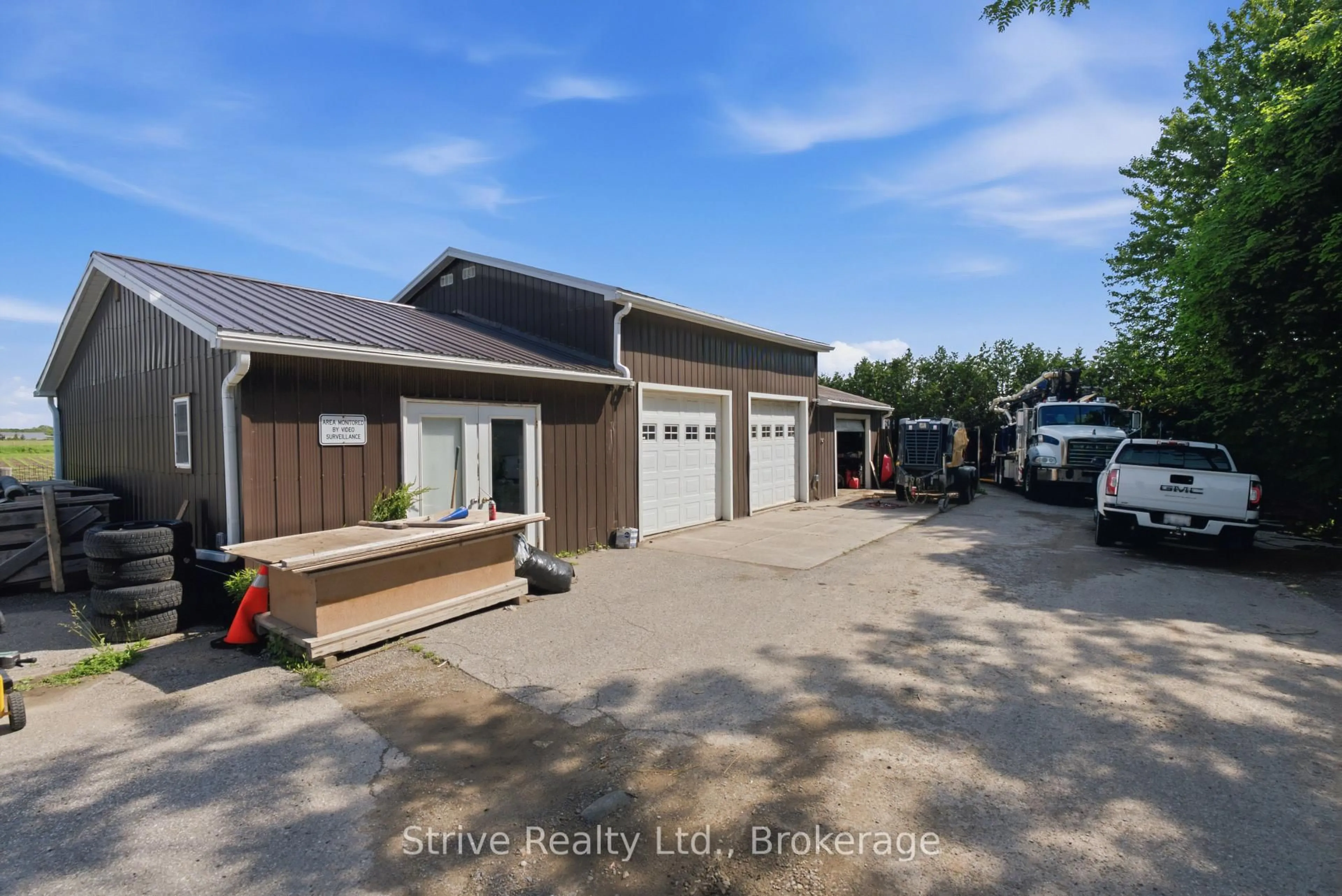 A pic from outside/outdoor area/front of a property/back of a property/a pic from drone, street for 2433 Courtice Rd, Clarington Ontario L1E 2M8