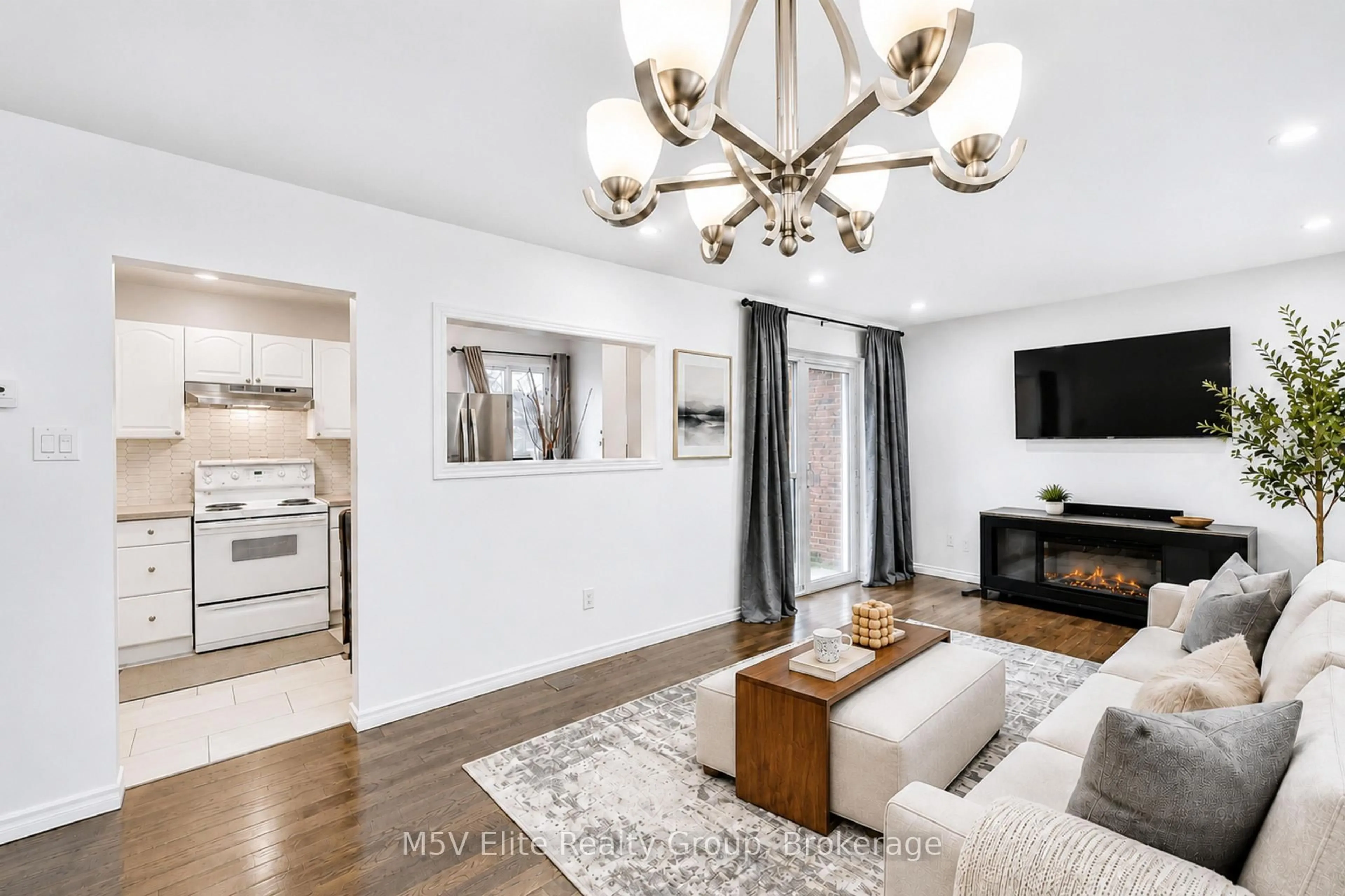 Living room with furniture, unknown for 105 Dovedale Dr #2, Whitby Ontario L1N 1Z7