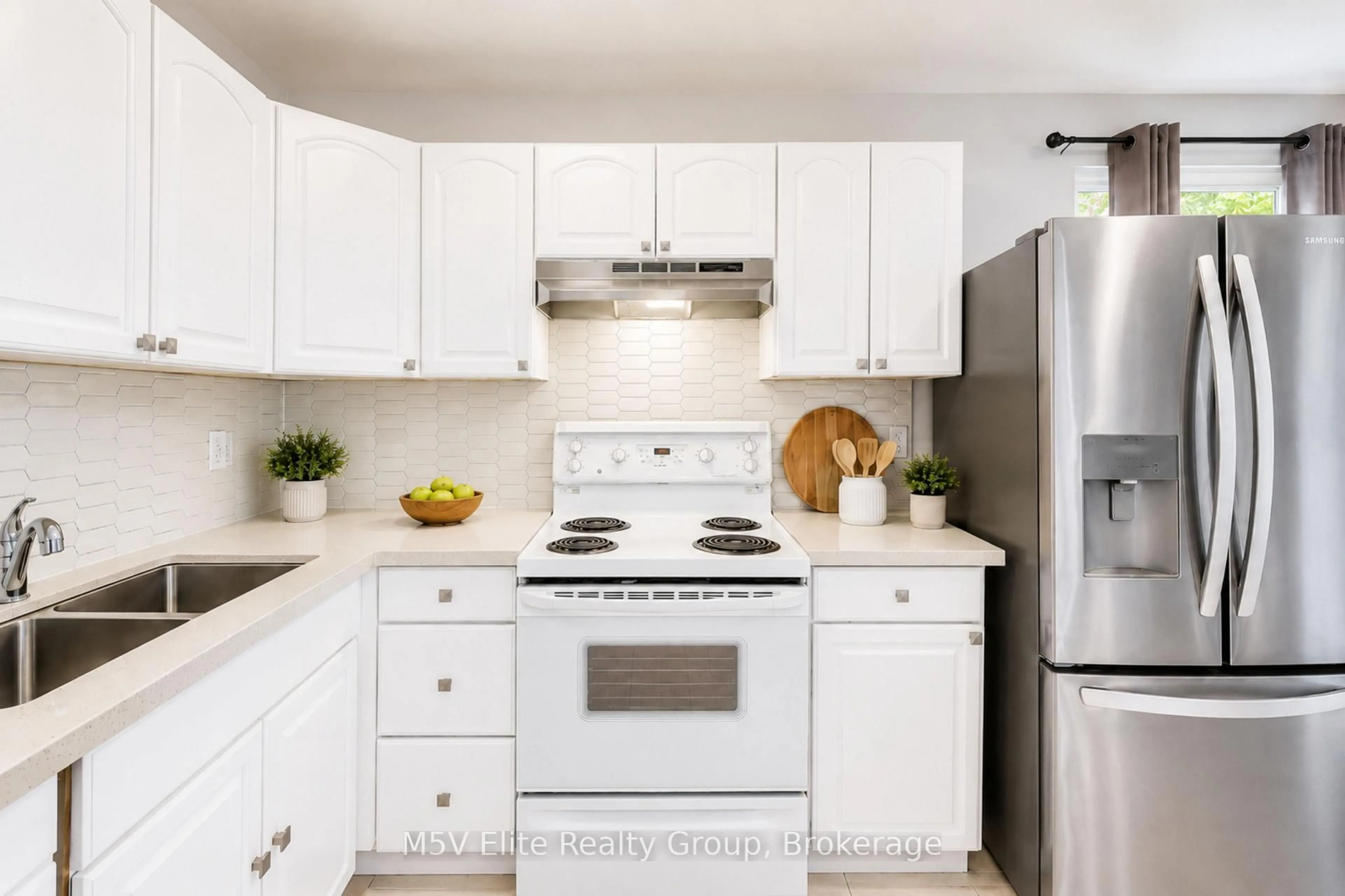 Unknown for 105 Dovedale Dr #2, Whitby Ontario L1N 1Z7