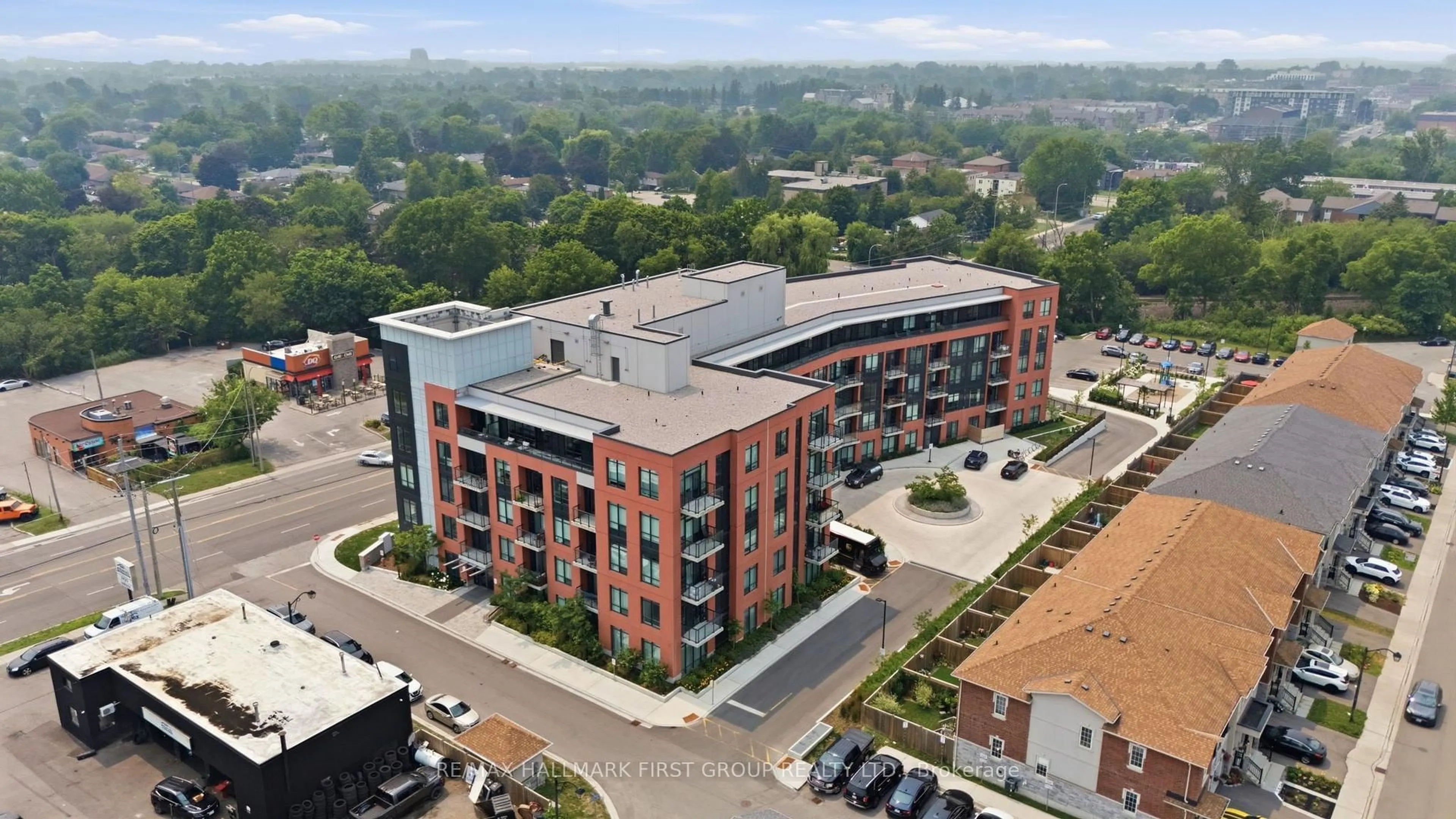 A pic from outside/outdoor area/front of a property/back of a property/a pic from drone, city buildings view from balcony for 1010 Dundas St E St #325, Whitby Ontario L1N 0L6