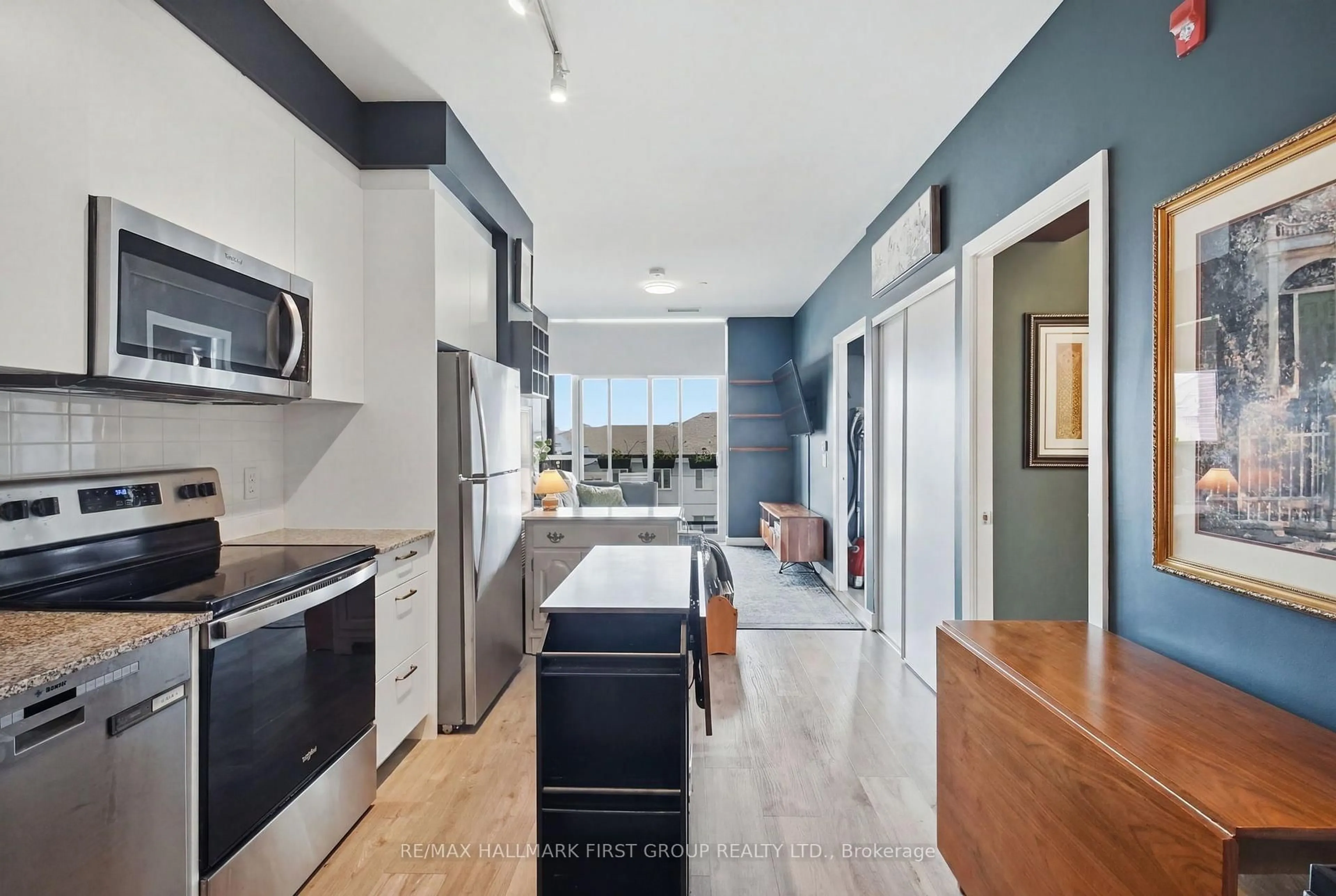 Open concept kitchen, ceramic/tile floor for 1010 Dundas St E St #325, Whitby Ontario L1N 0L6