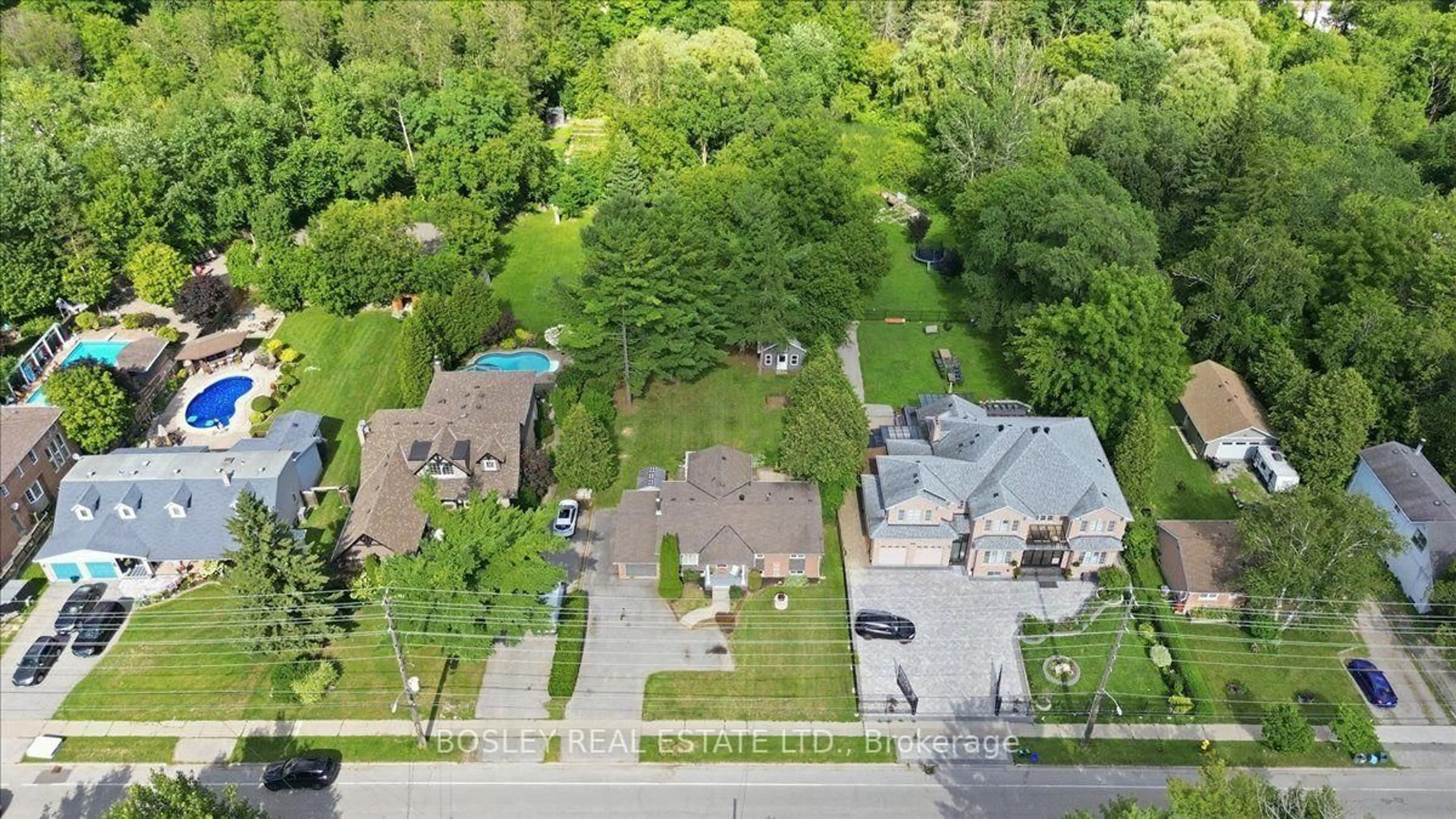 A pic from outside/outdoor area/front of a property/back of a property/a pic from drone, street for 1841 Fairport Rd, Pickering Ontario L1V 1T2