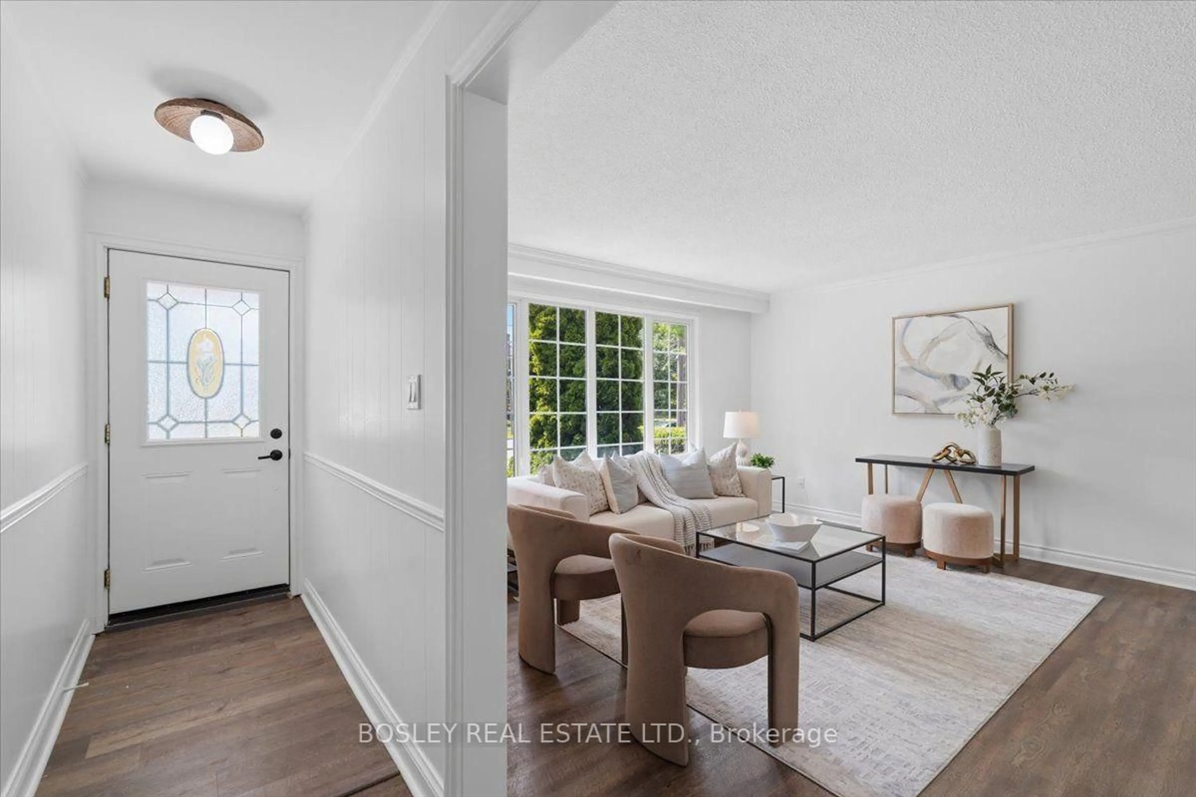 Indoor entryway for 1841 Fairport Rd, Pickering Ontario L1V 1T2