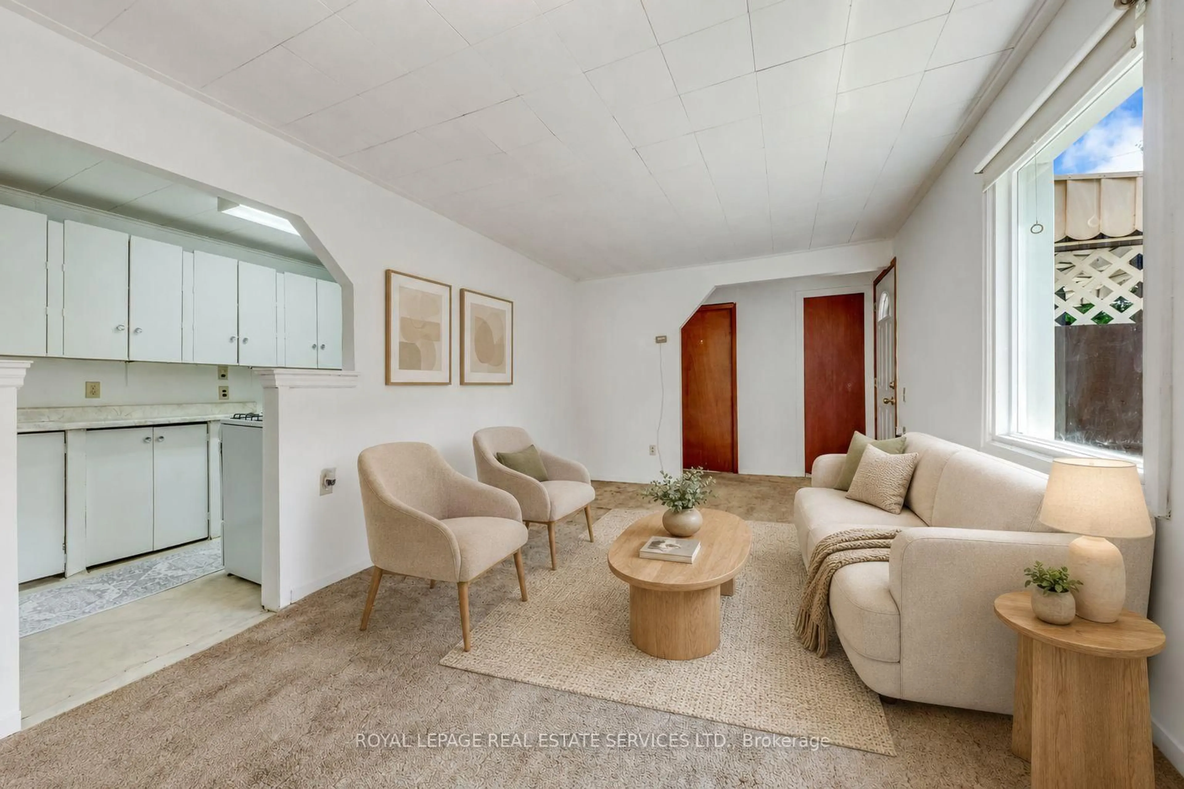 Living room with furniture, unknown for 10 Thatcher Ave, Toronto Ontario M1M 2M2