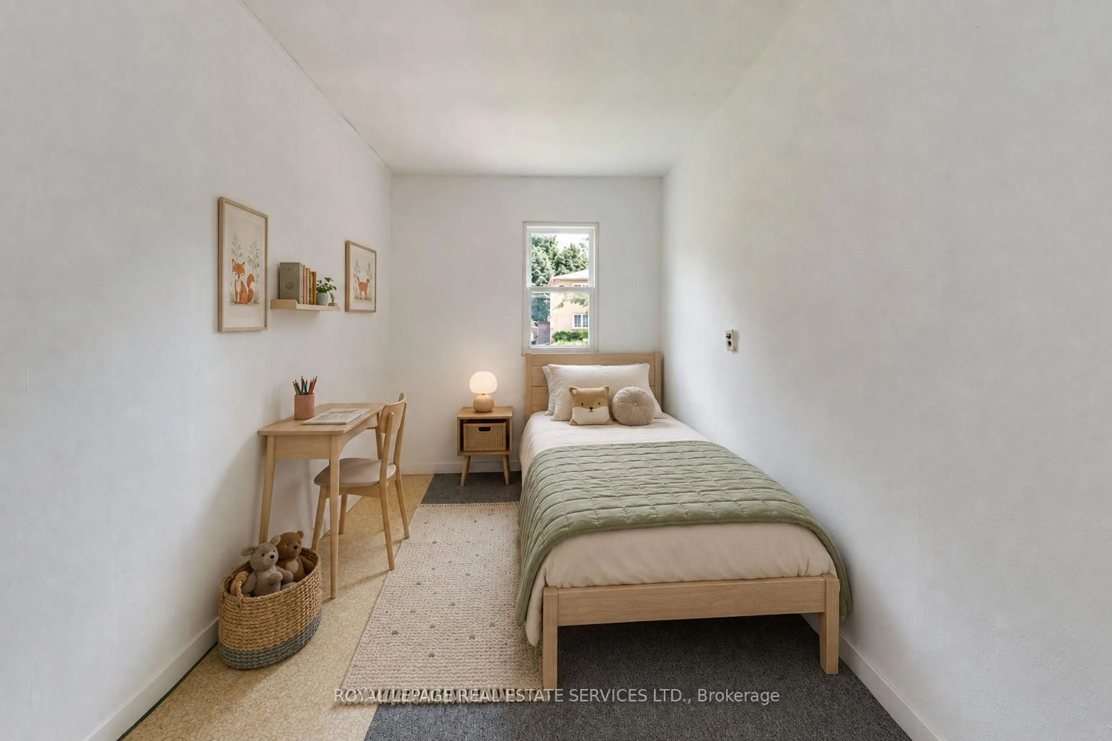 Bedroom with bed, unknown for 10 Thatcher Ave, Toronto Ontario M1M 2M2