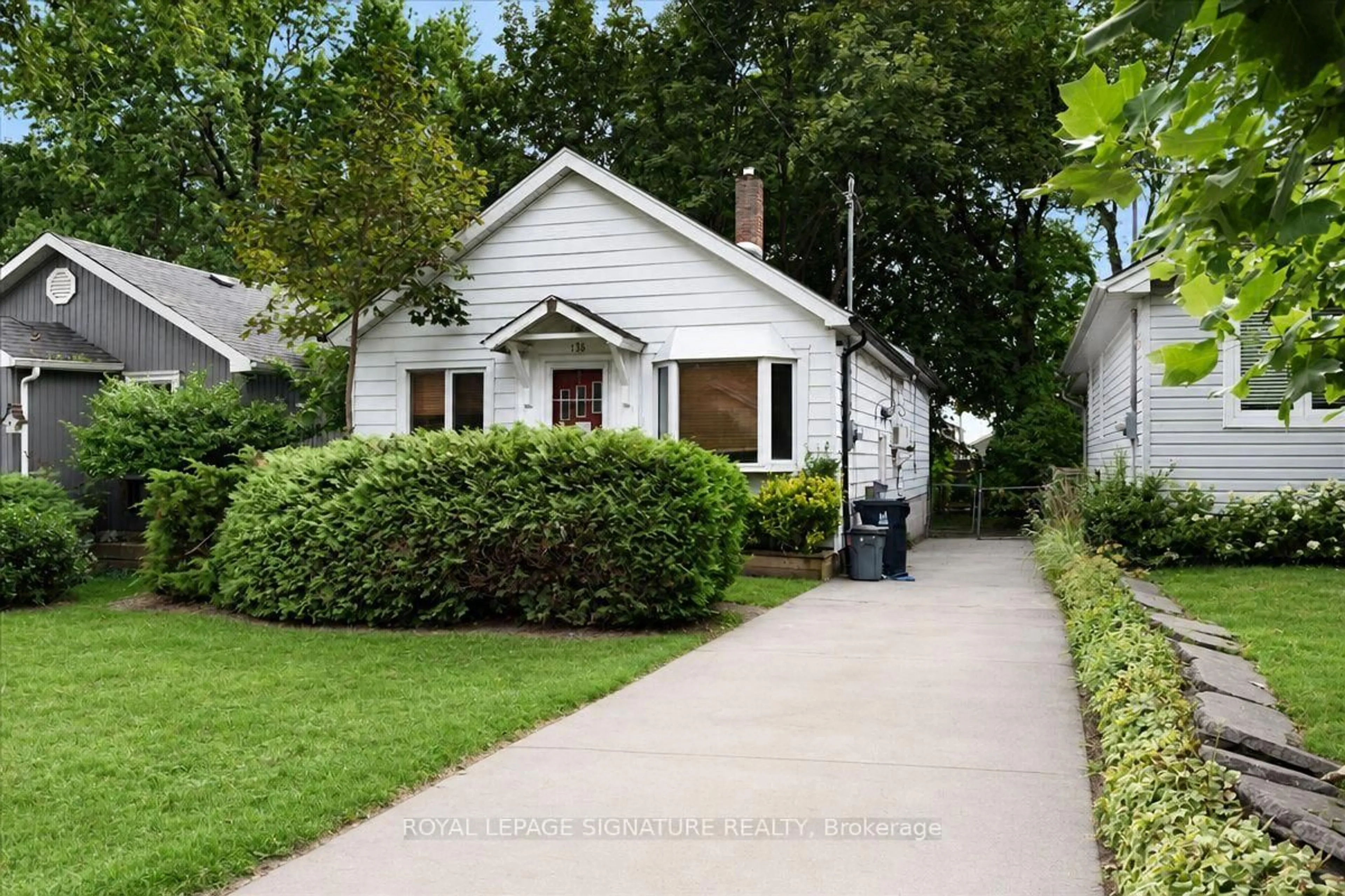 Home with vinyl exterior material, street for 138 Gradwell Dr, Toronto Ontario M1M 2N2