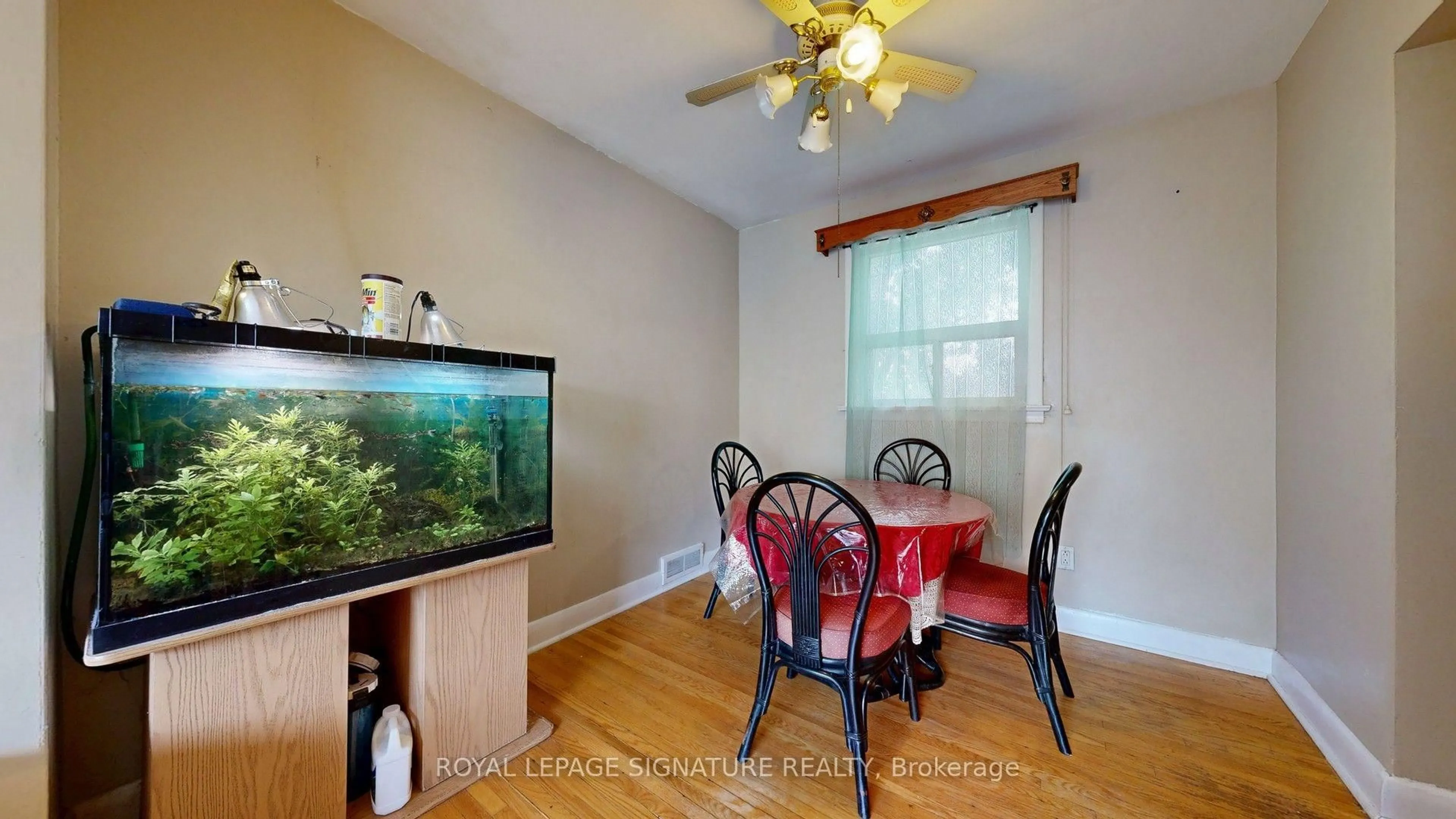 Dining room, unknown for 256 Ferris Rd, Toronto Ontario M4B 1H6