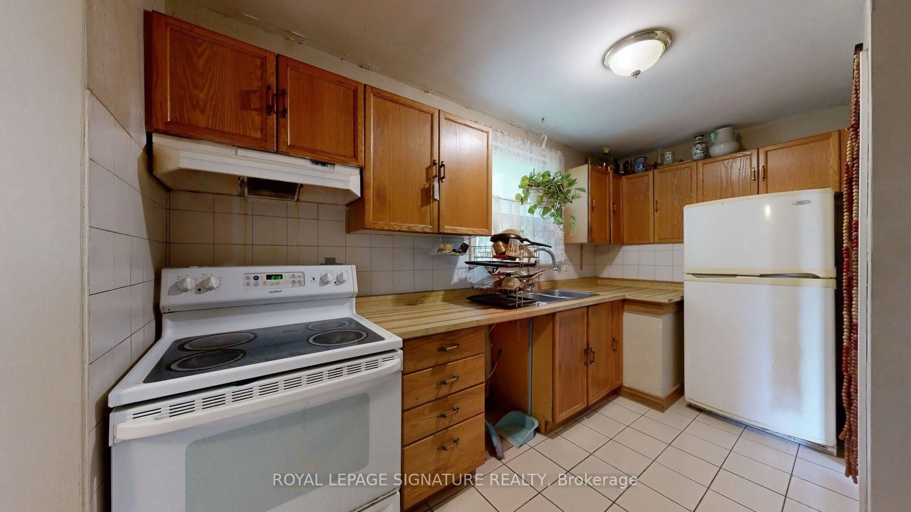 Standard kitchen, unknown for 256 Ferris Rd, Toronto Ontario M4B 1H6
