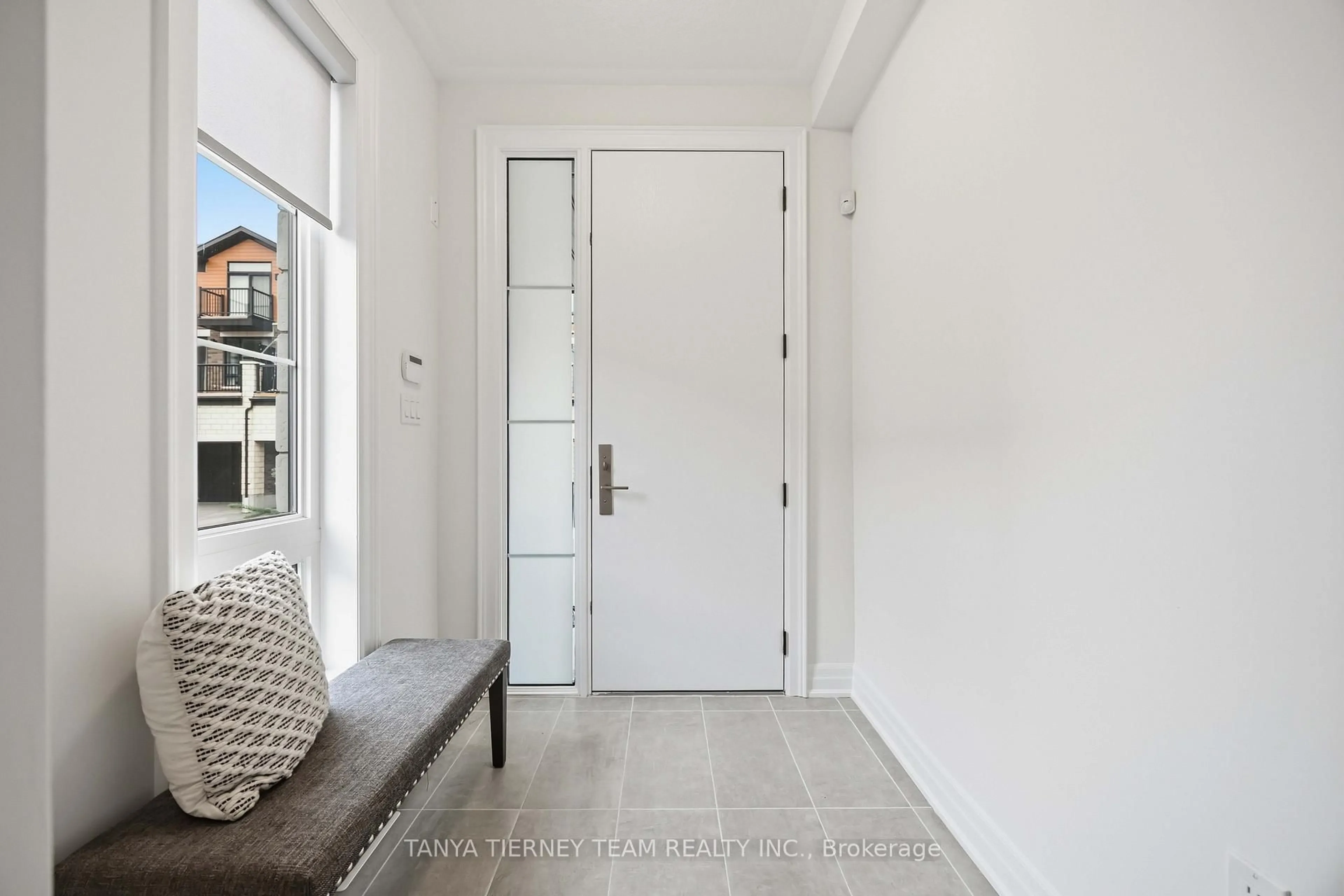 Indoor entryway for 2 Lake Trail Way, Whitby Ontario L1M 0E5